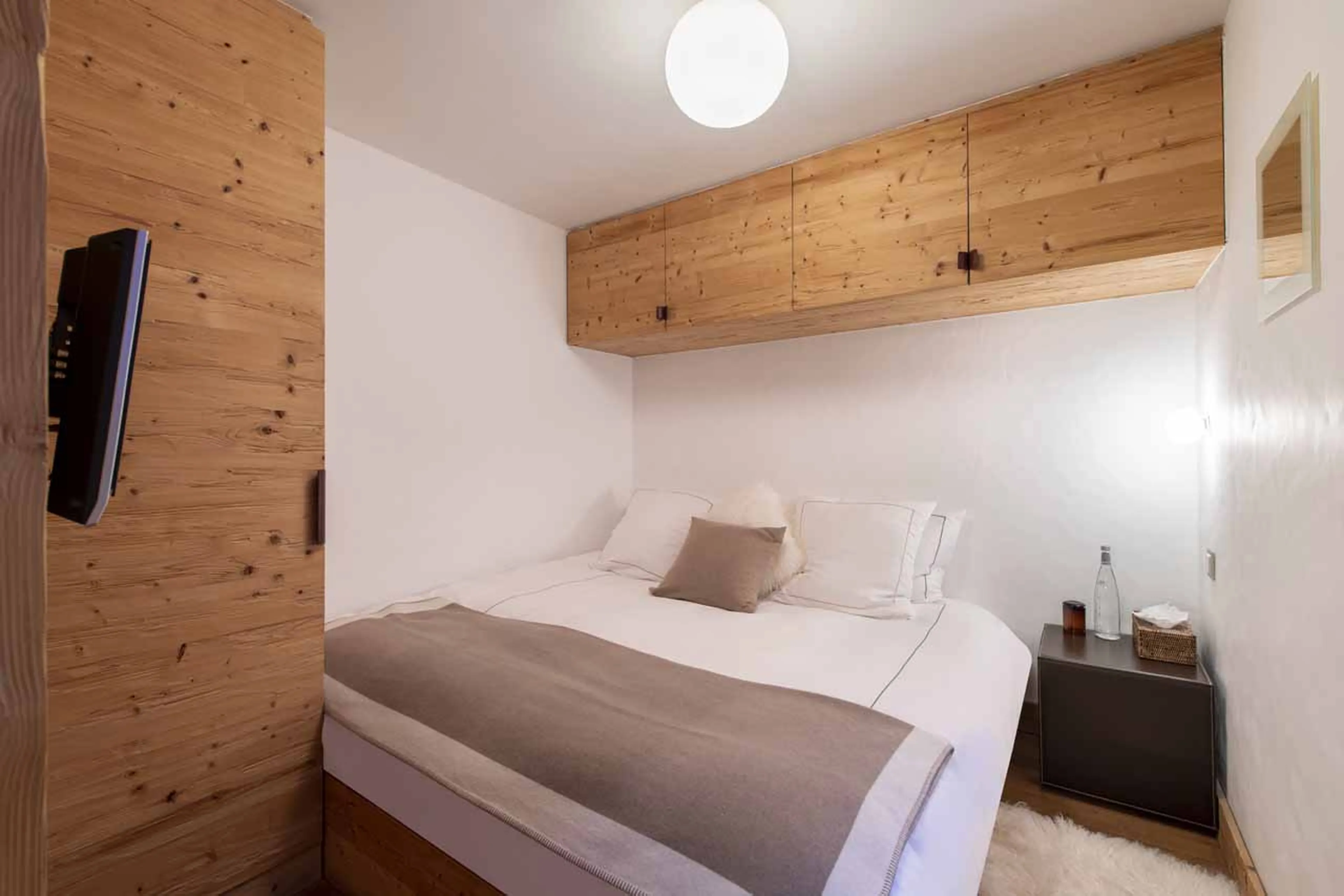 Double/twin bedroom at Chalet Belle Claire in Verbier