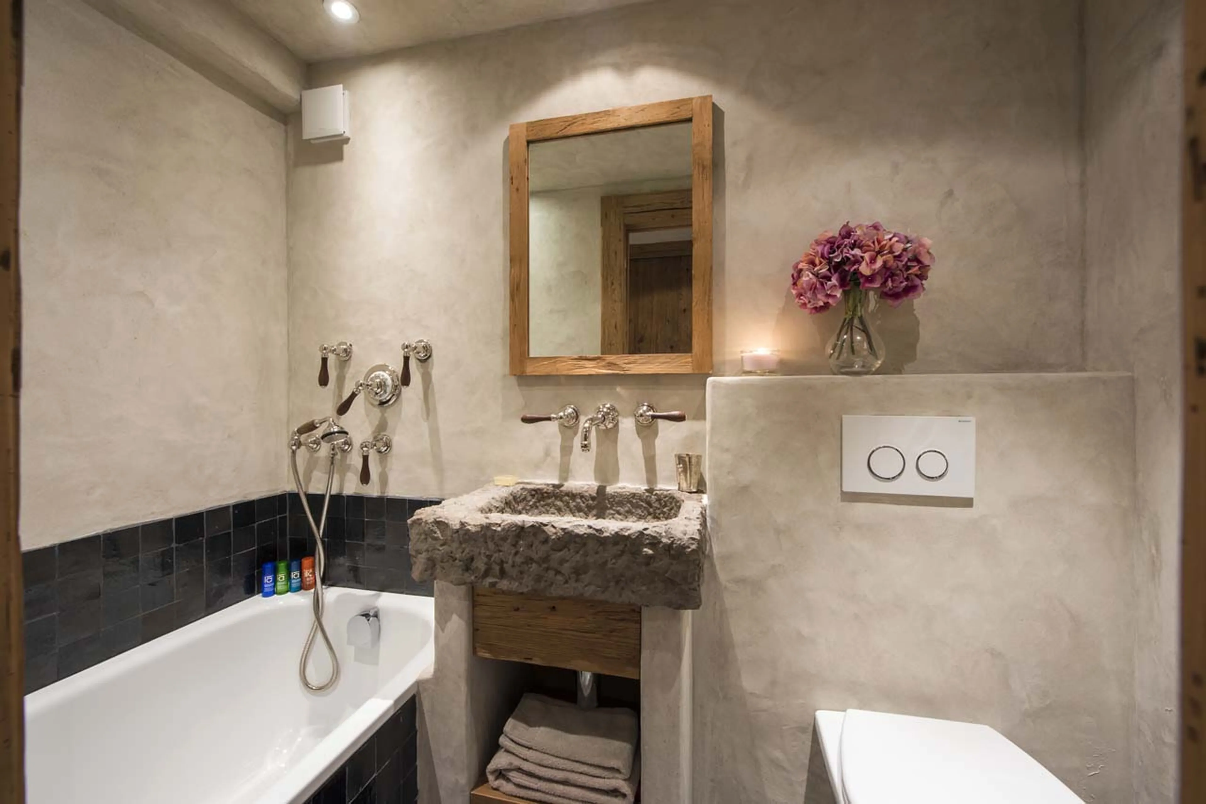 En-suite bathroom at Chalet Bibi in Verbier