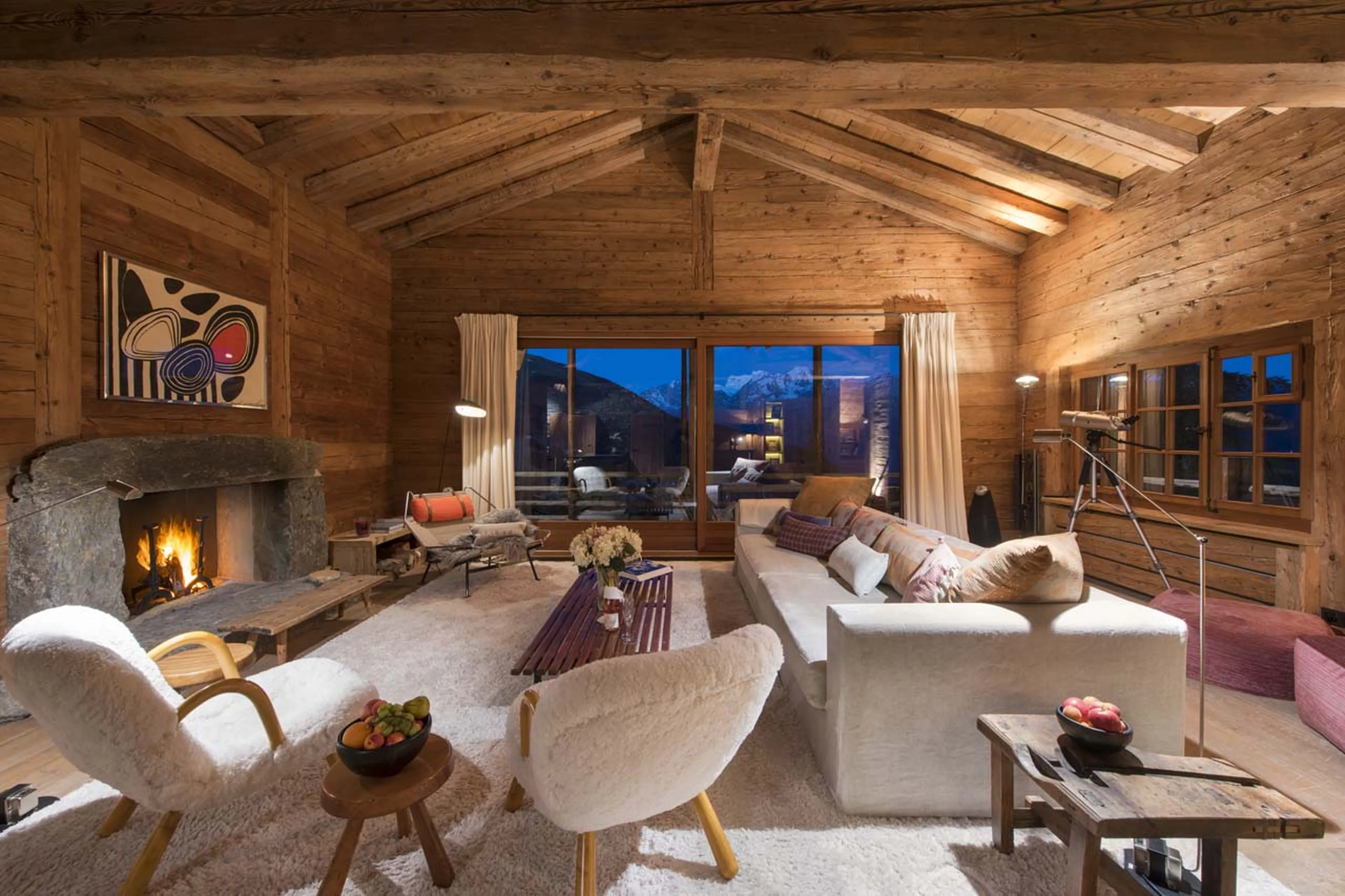 Living area with fireplace at Chalet Bibi in Verbier