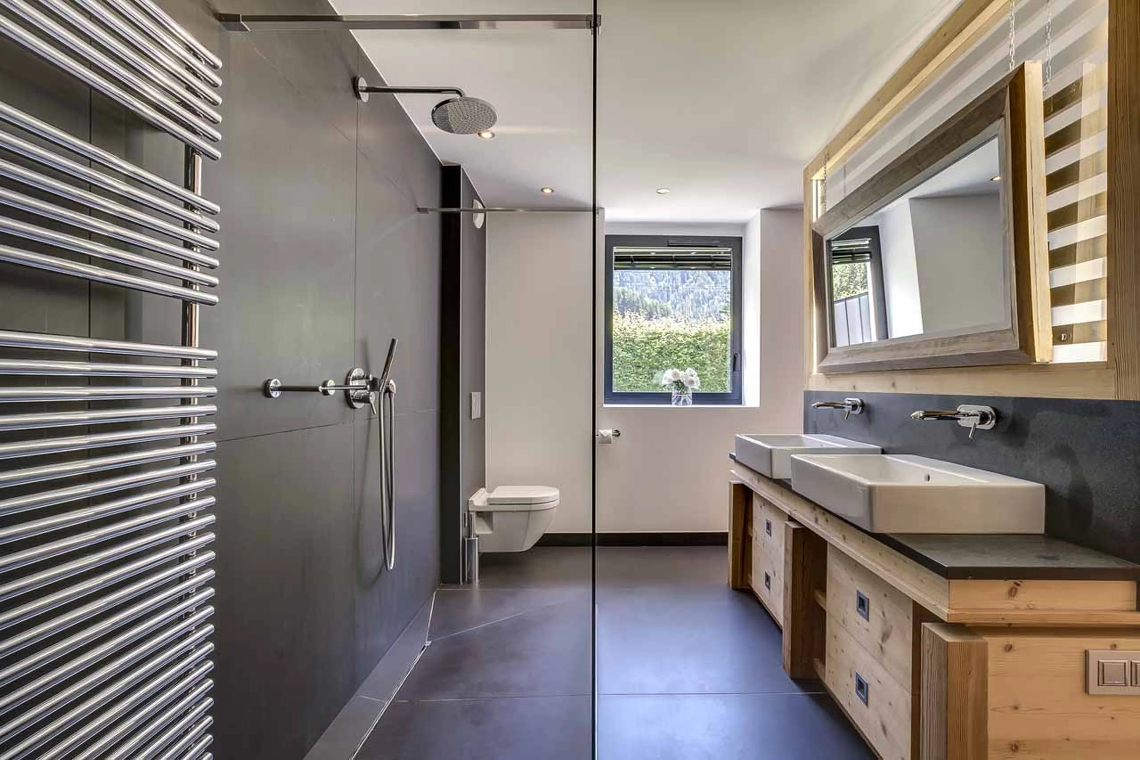 En-suite bathroom at Chalet Black Diamond in Chamonix