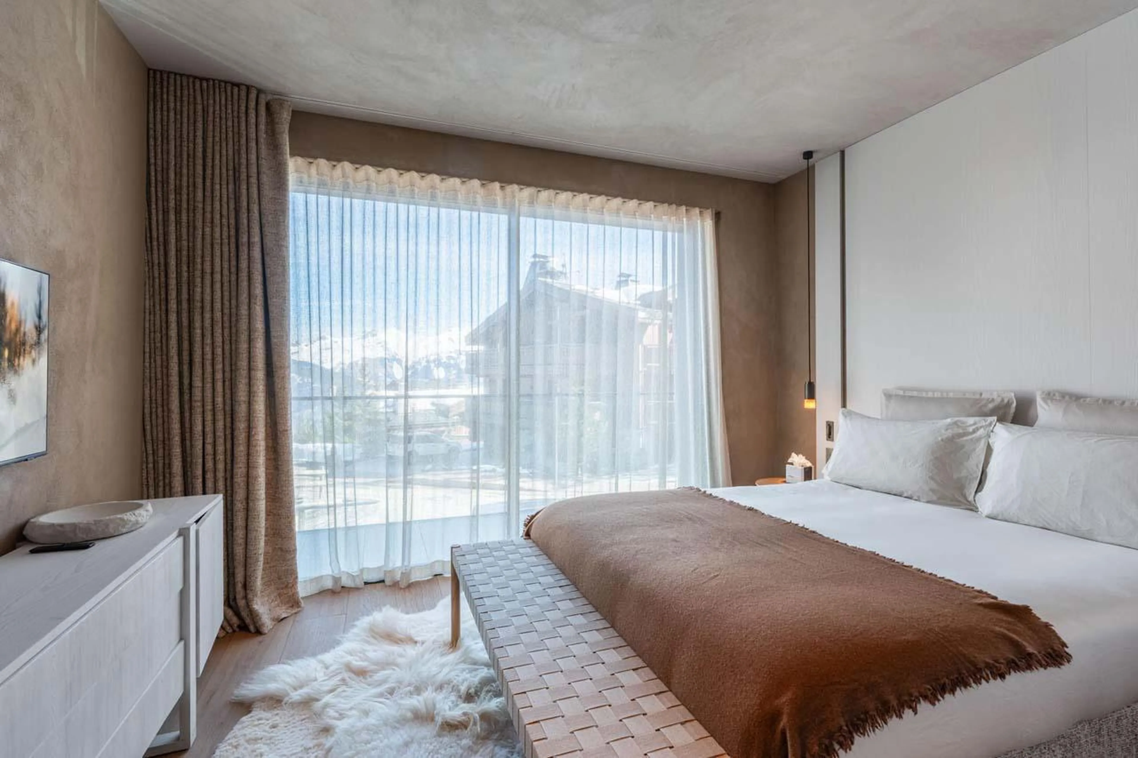 Double bedroom with balcony access and en-suite shower room at Chalet Black Lodge in Courchevel 1850