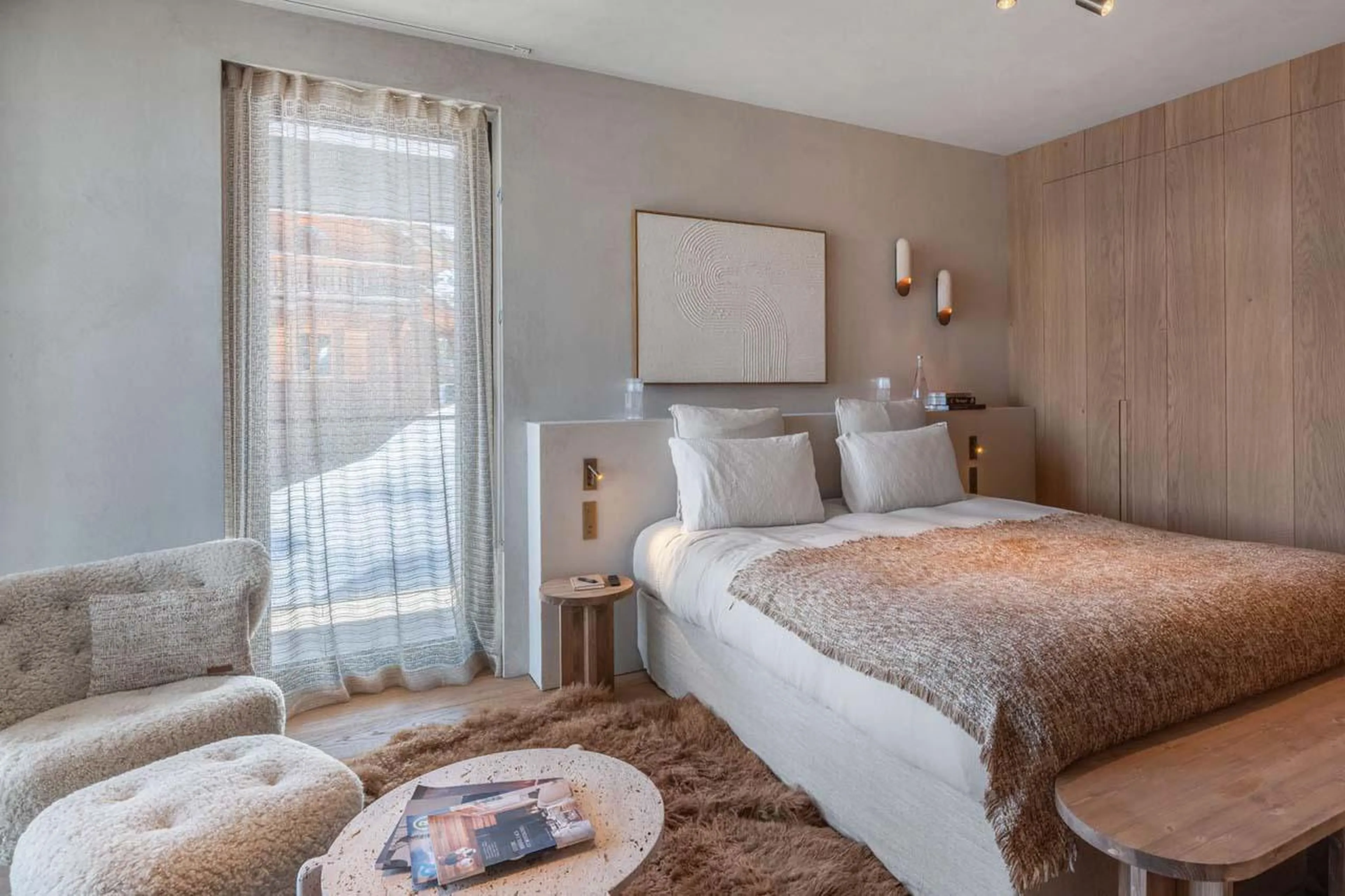 Double bedroom with balcony access and en-suite bathroom at Chalet Black Lodge in Courchevel 1850