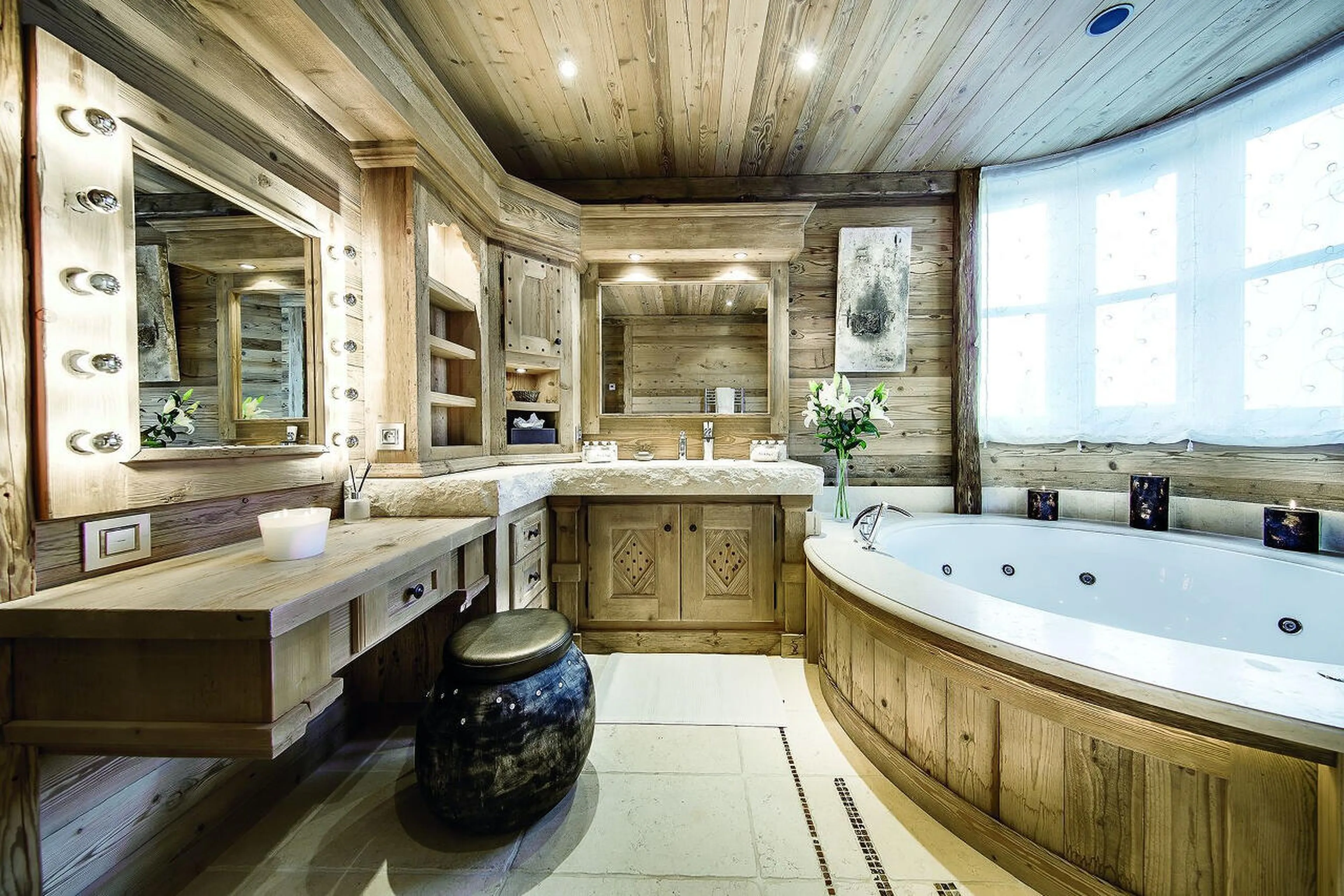 Bathroom en suite to master bedroom of Chalet Black Pearl in Courchevel 1850