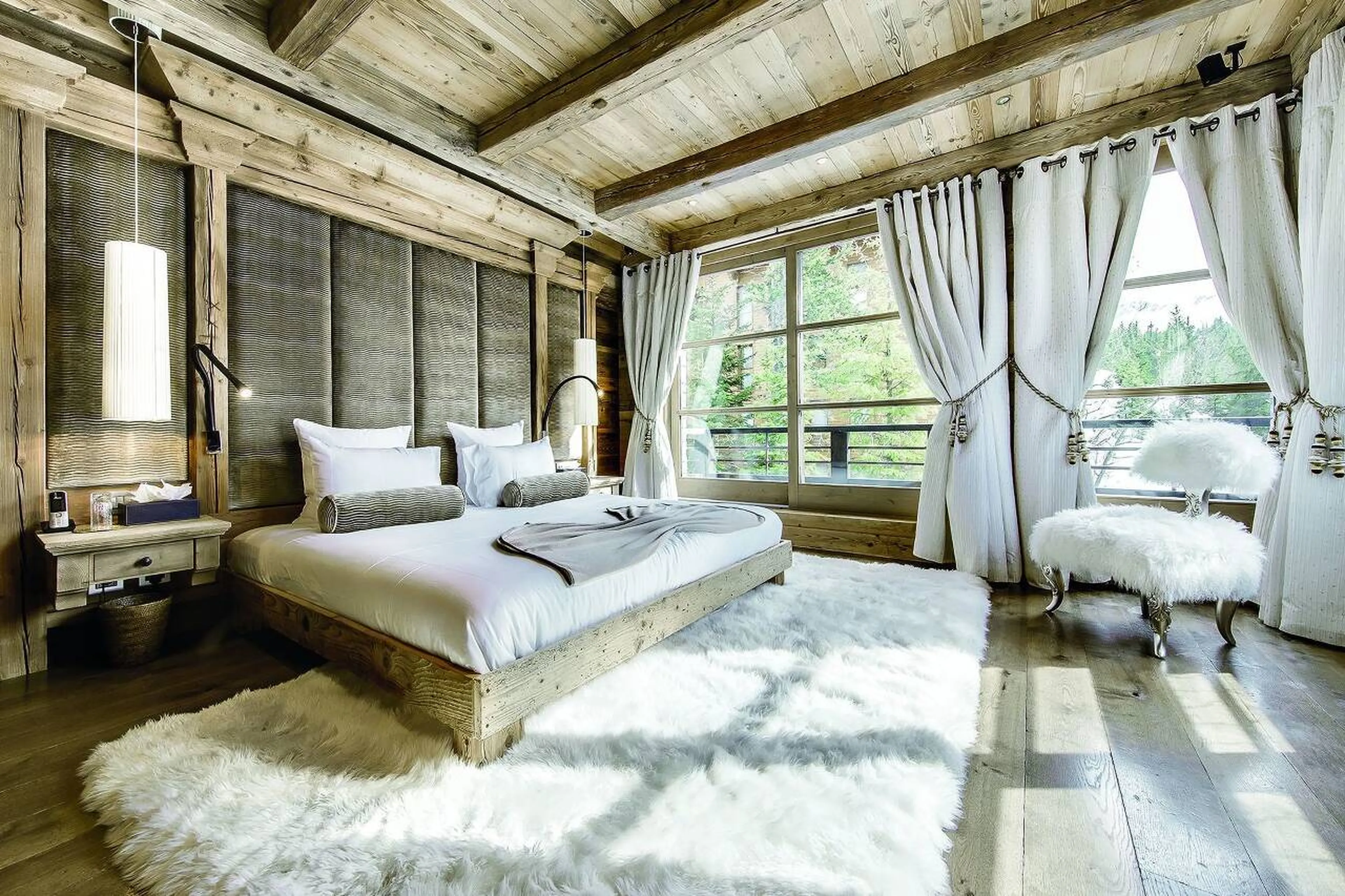 Spacious master king size bedroom with en suite bathroom in Chalet Black Pearl in Courchevel 1850