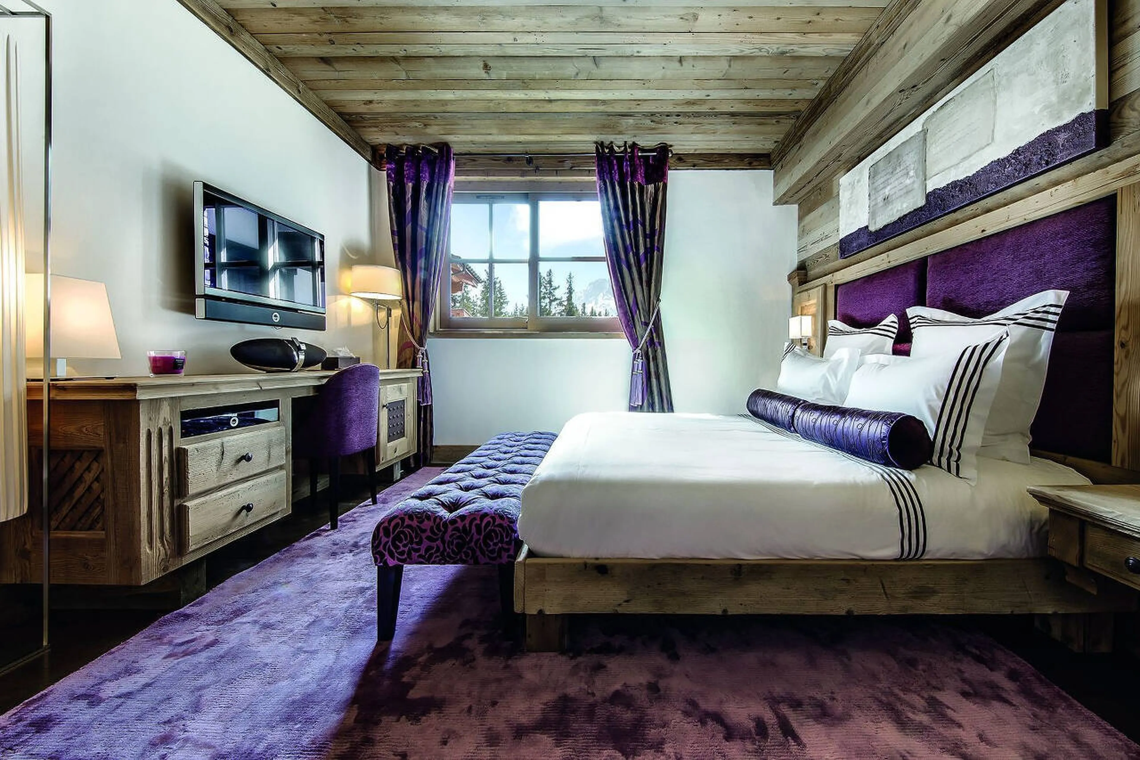 Double en suite bedroom in Chalet Black Pearl in Courchevel 1850