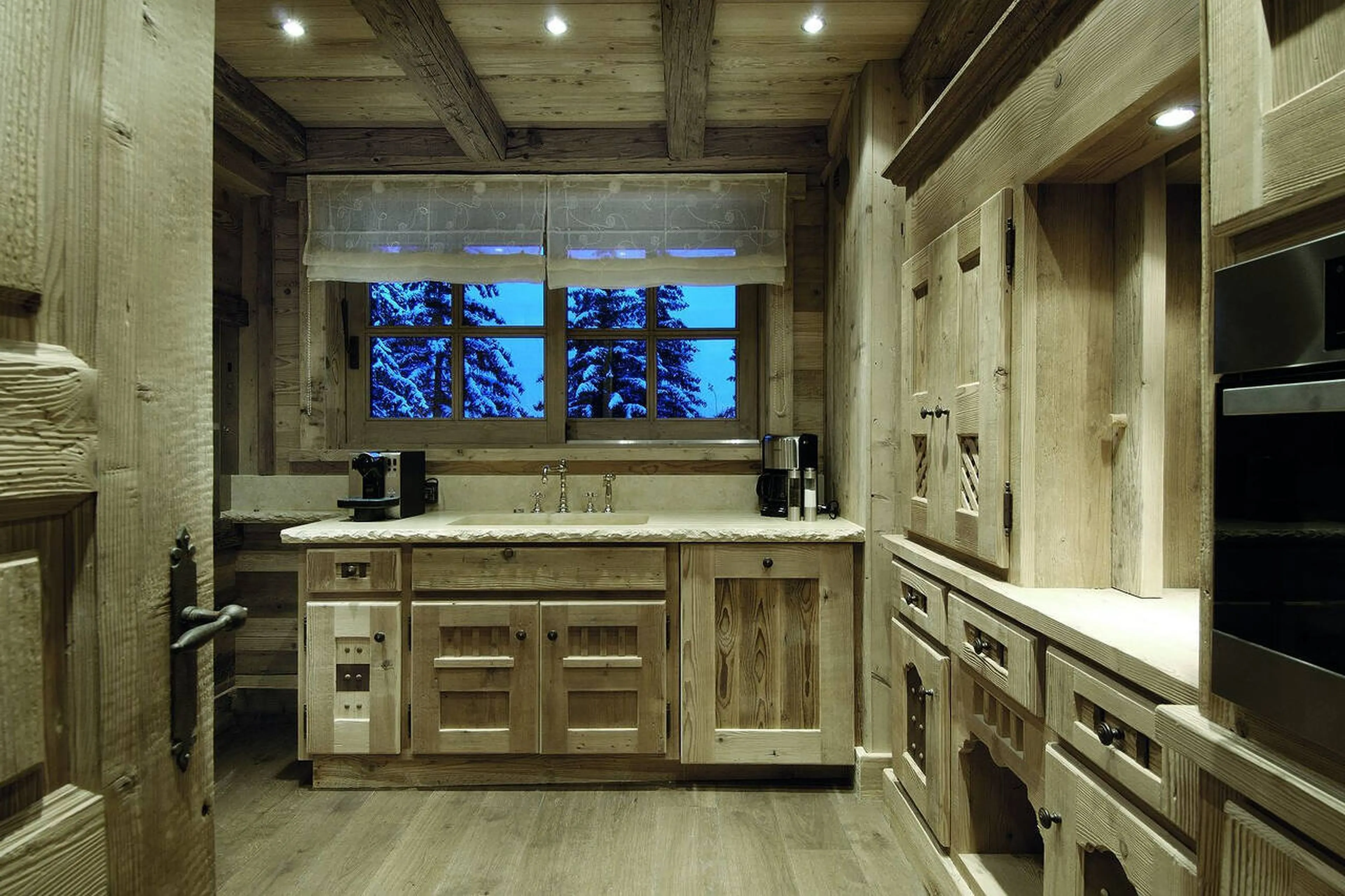 Homely closed kitchen-with-a-view in Chalet Black Pearl in Courchevel 185