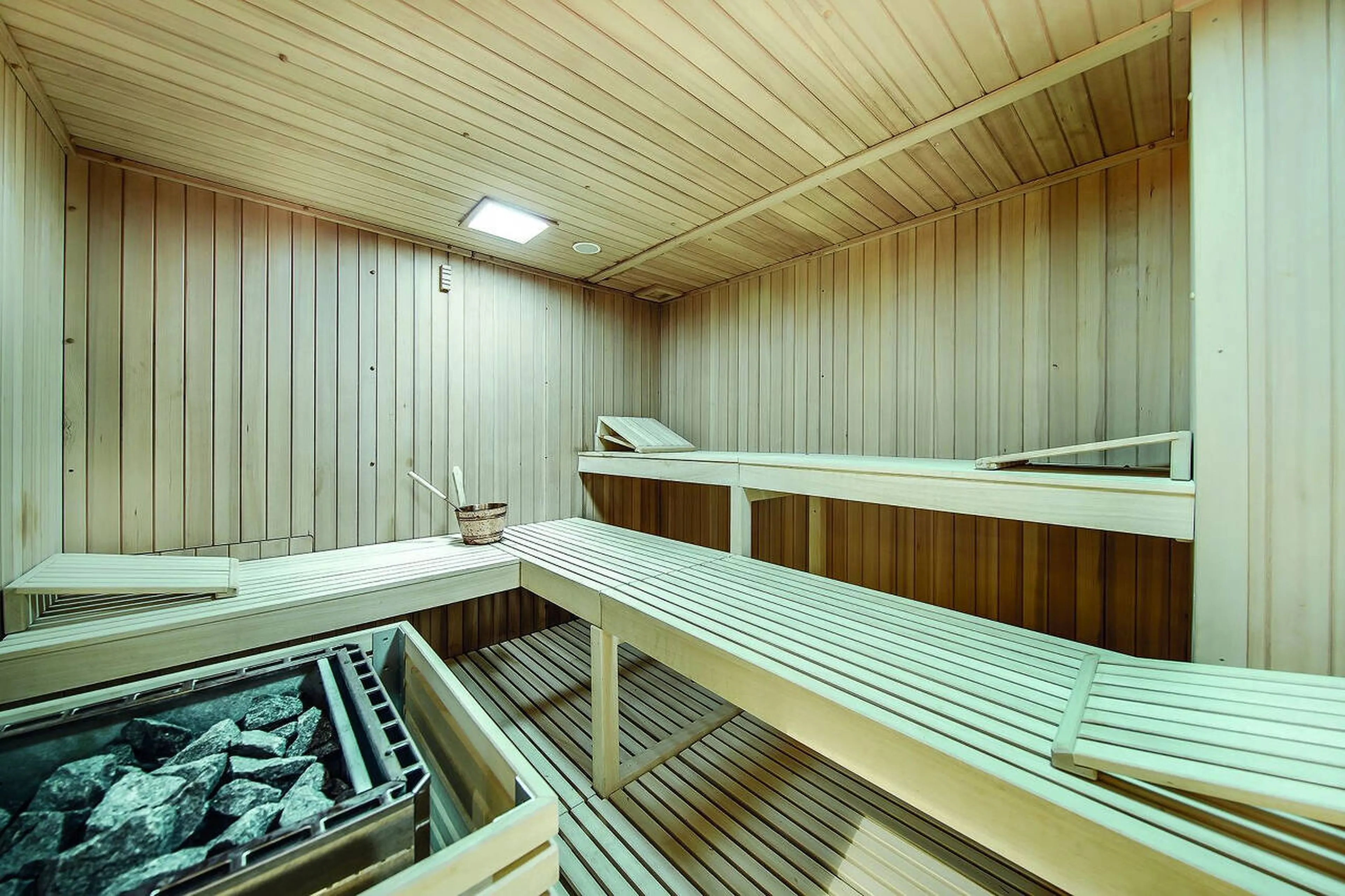 Large and modern sauna in Chalet Black Pearl in Courchevel 1850