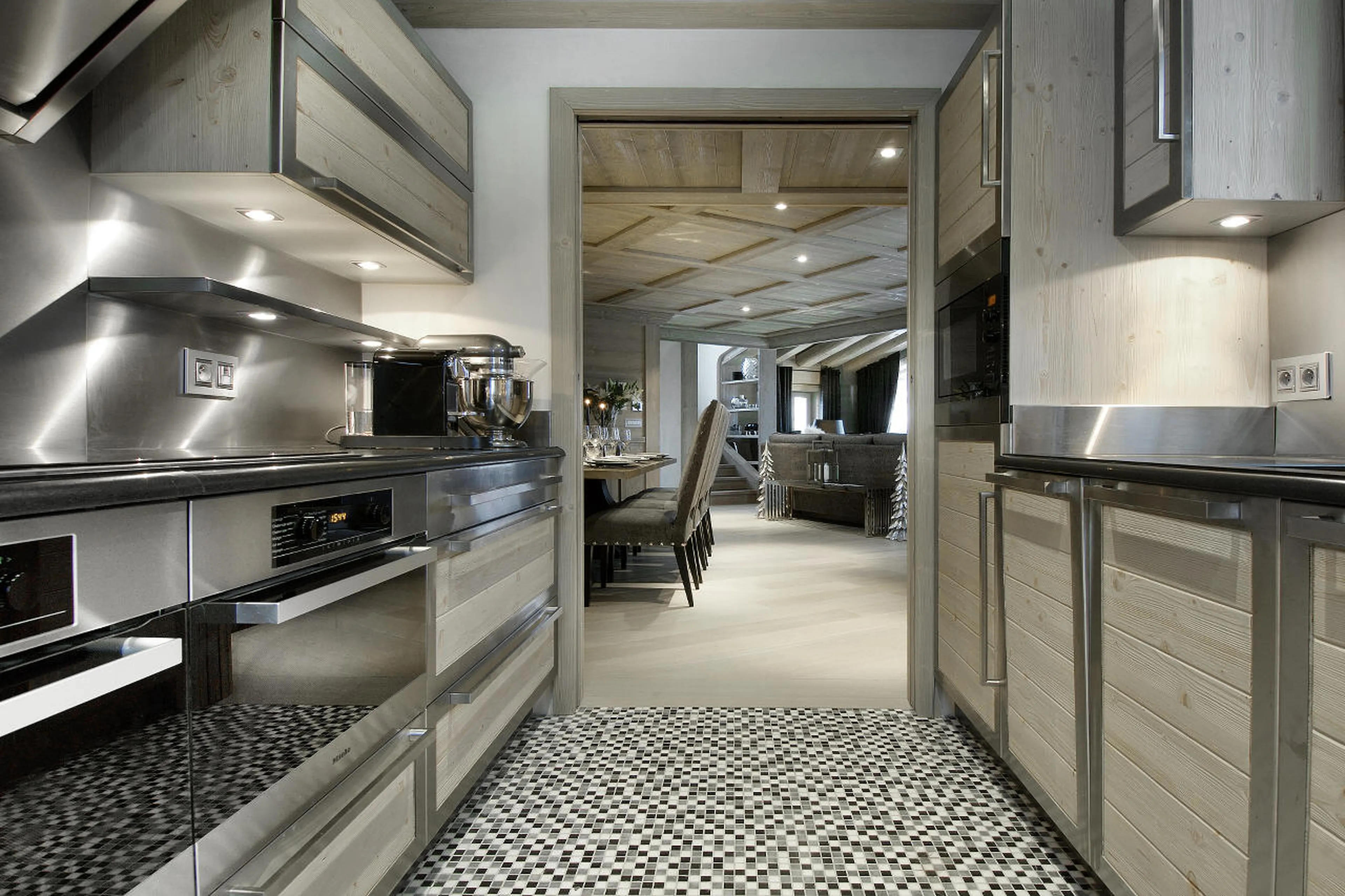 Fully equipped kitchen of Chalet Black Pearl in Val d’Isere