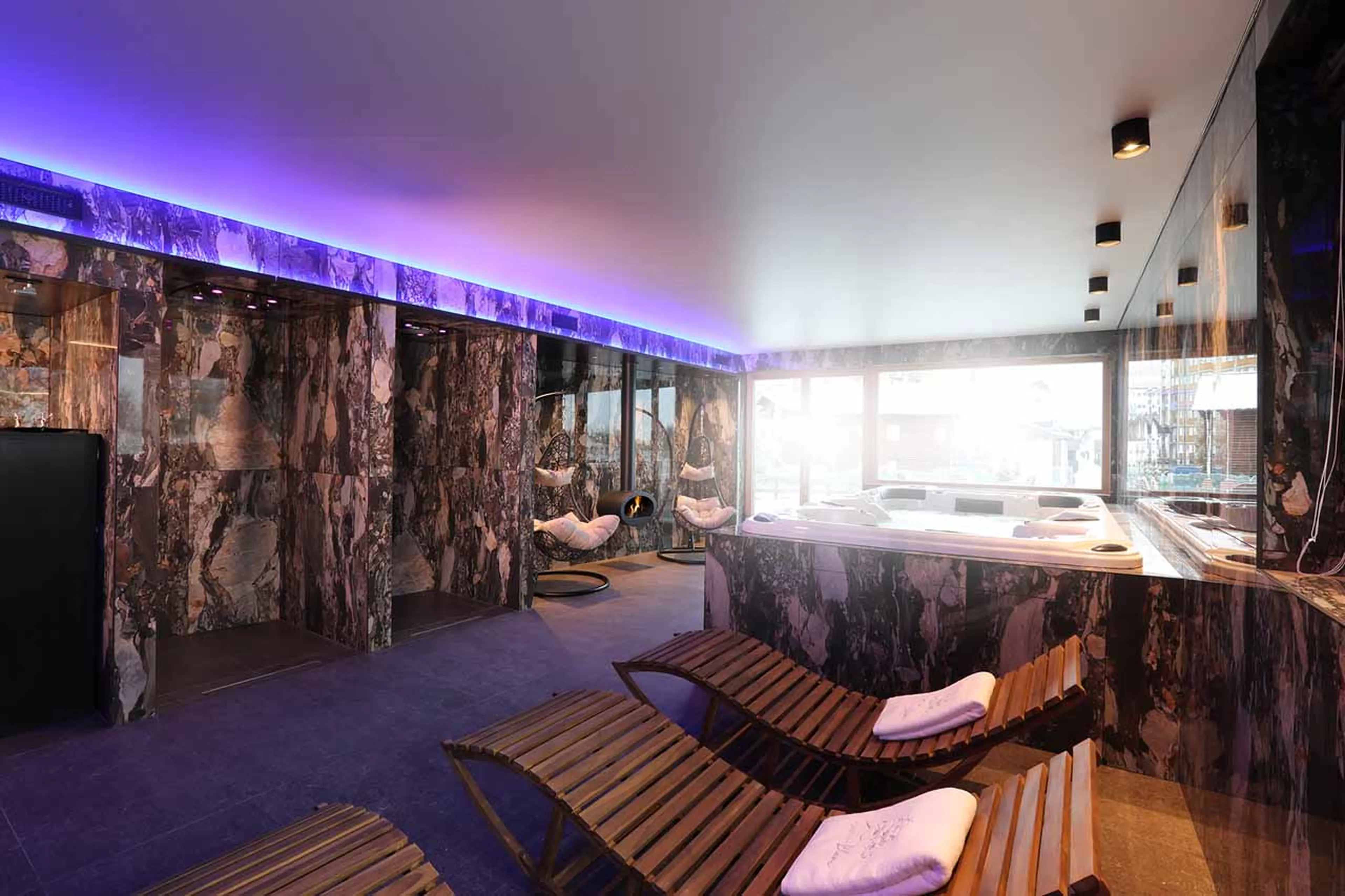 Spa area with Jacuzzi at Chalet Blanc in Cervinia
