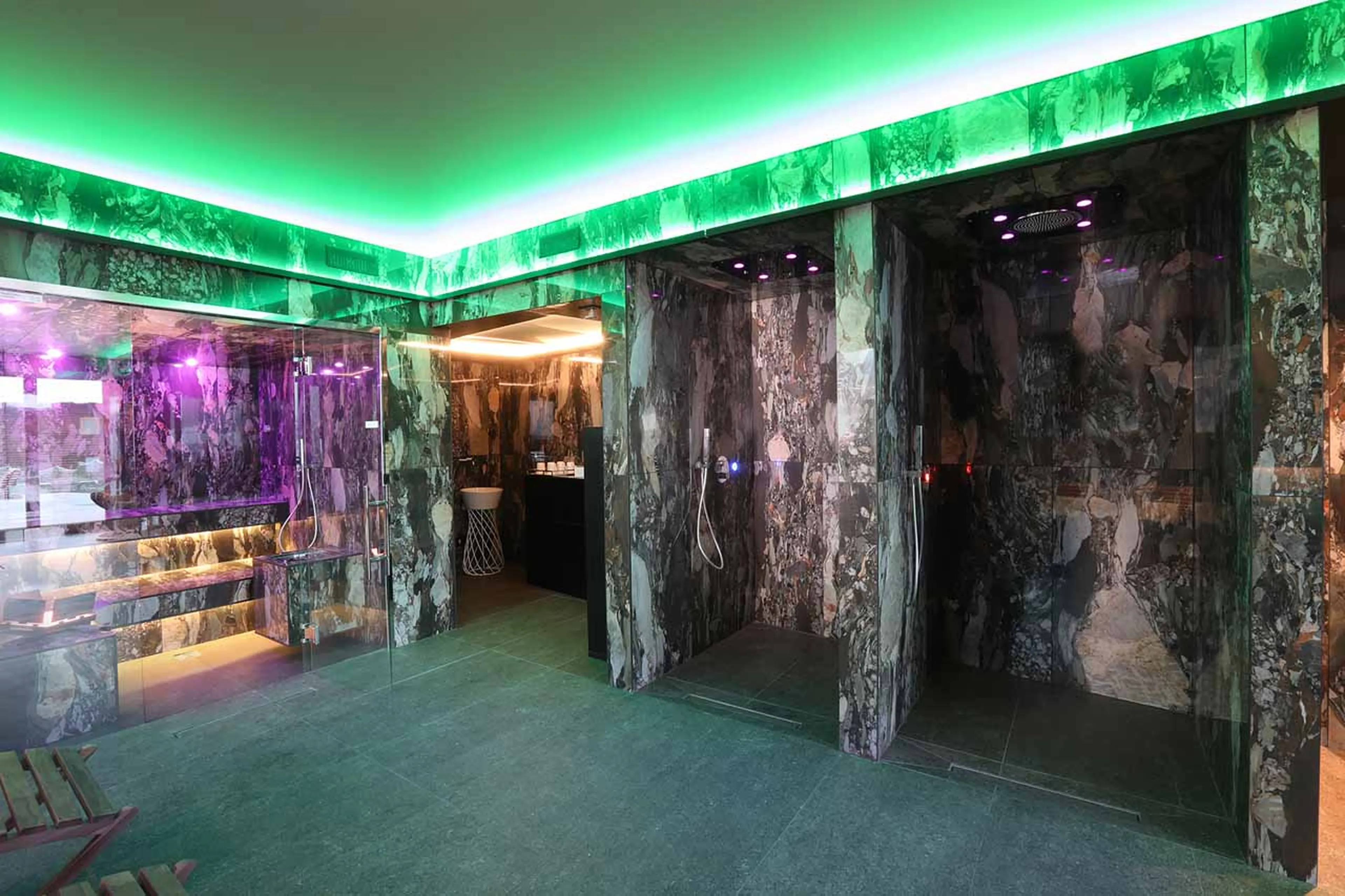 Spa showers and sauna at Chalet Blanc in Cervinia