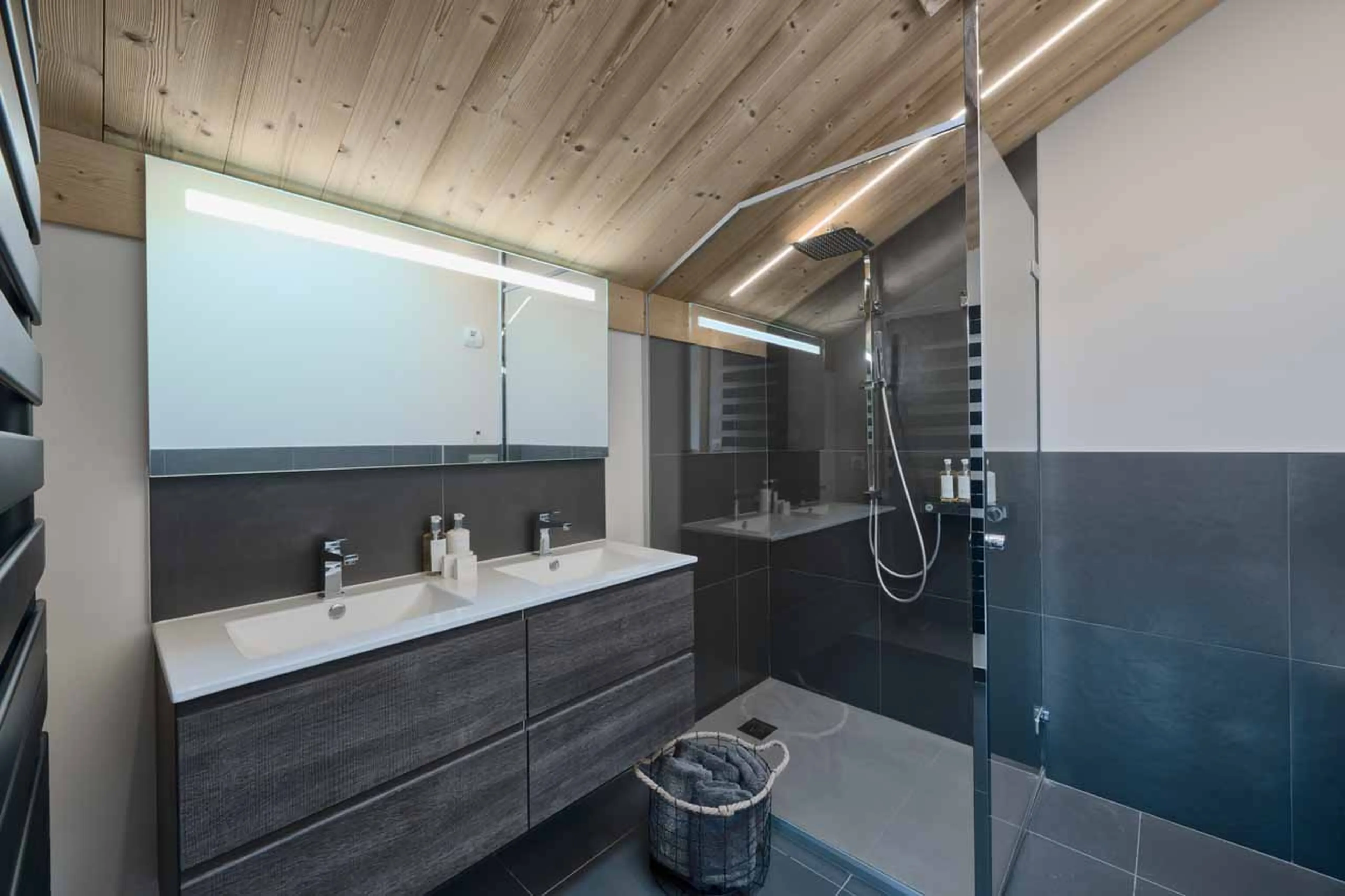 Bathroom one at Chalet Blanc in Morzine
