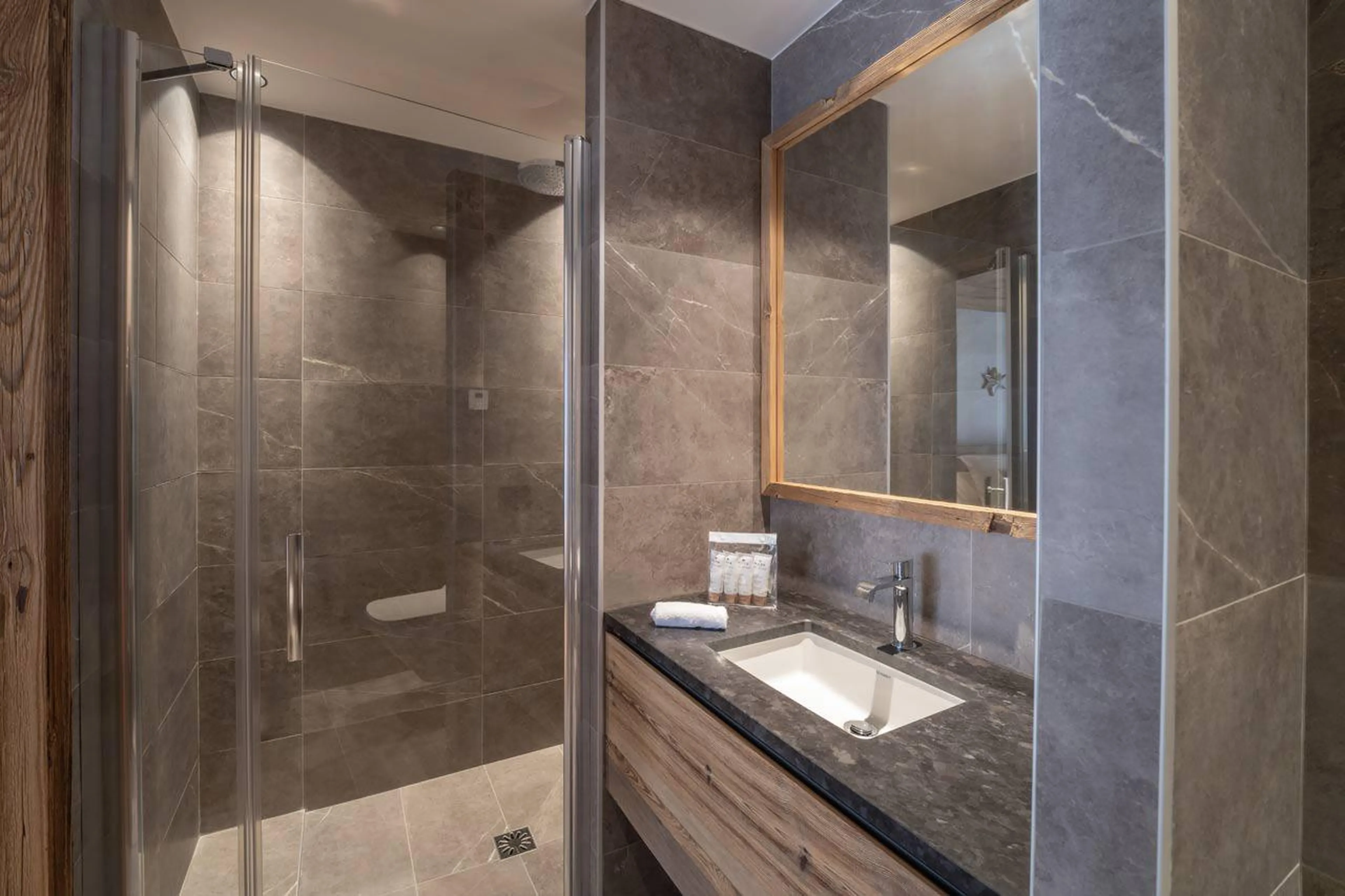 Shower room four in Chalet Bois de l'Abbaye in Courchevel Le Praz