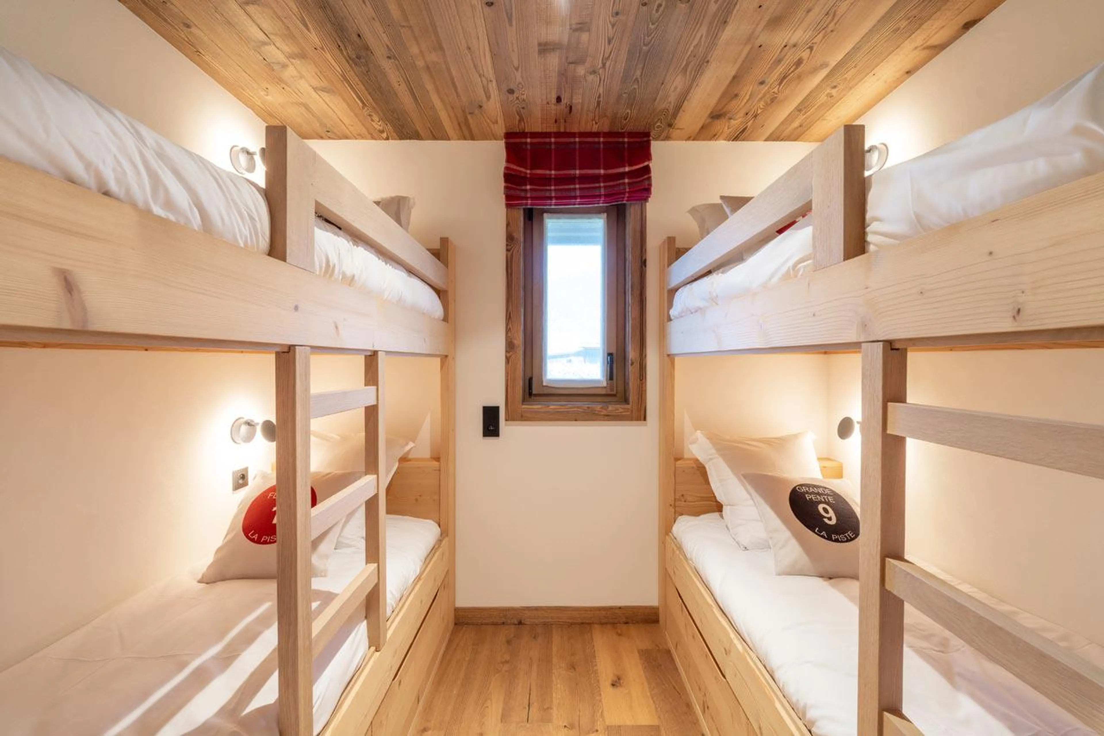 Bunk bedroom in Chalet Bois du Fontanil in Courchevel Le Praz