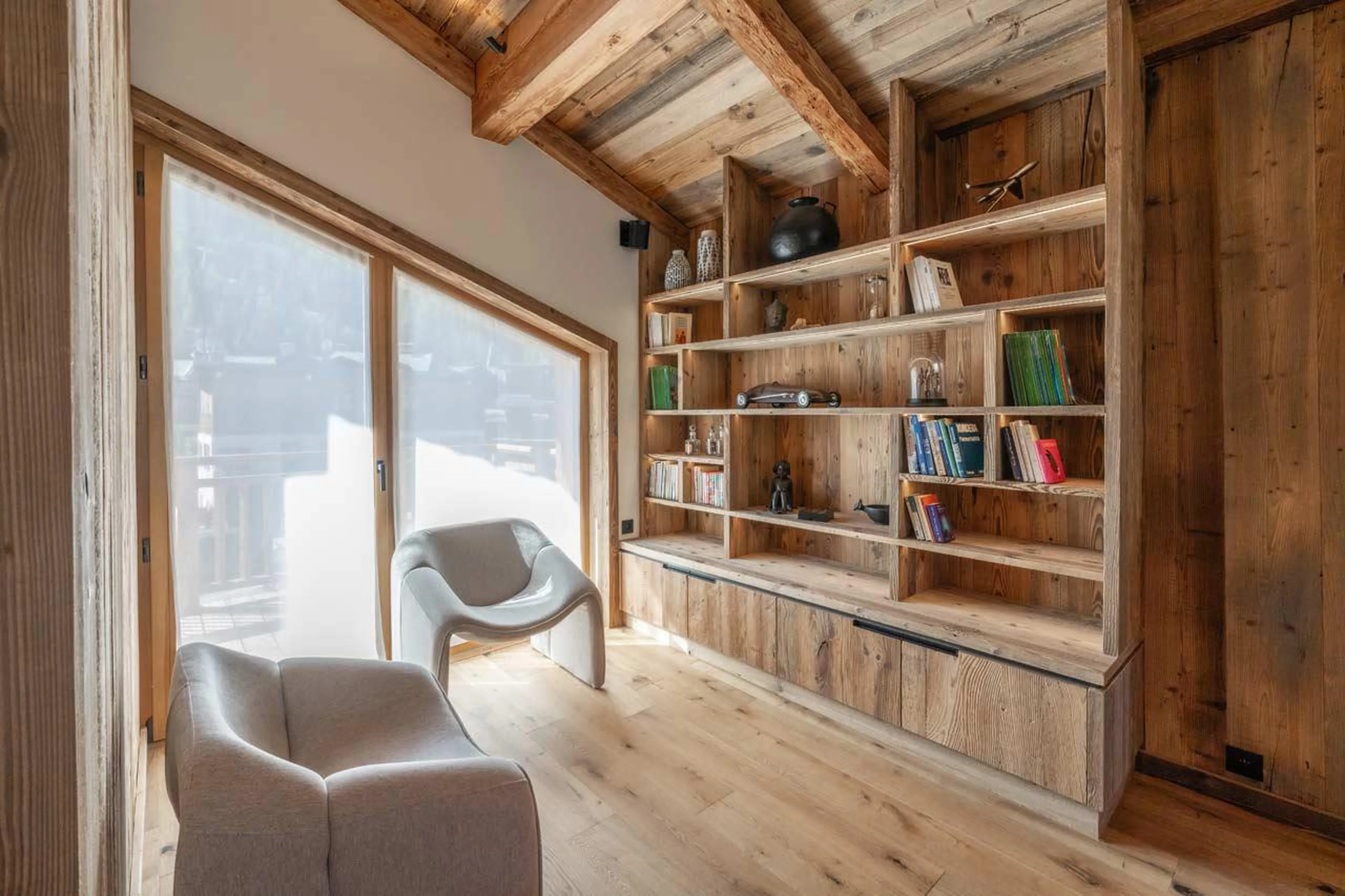 Reading lounge at Chalet Bois du Fontanil in Courchevel Le Praz