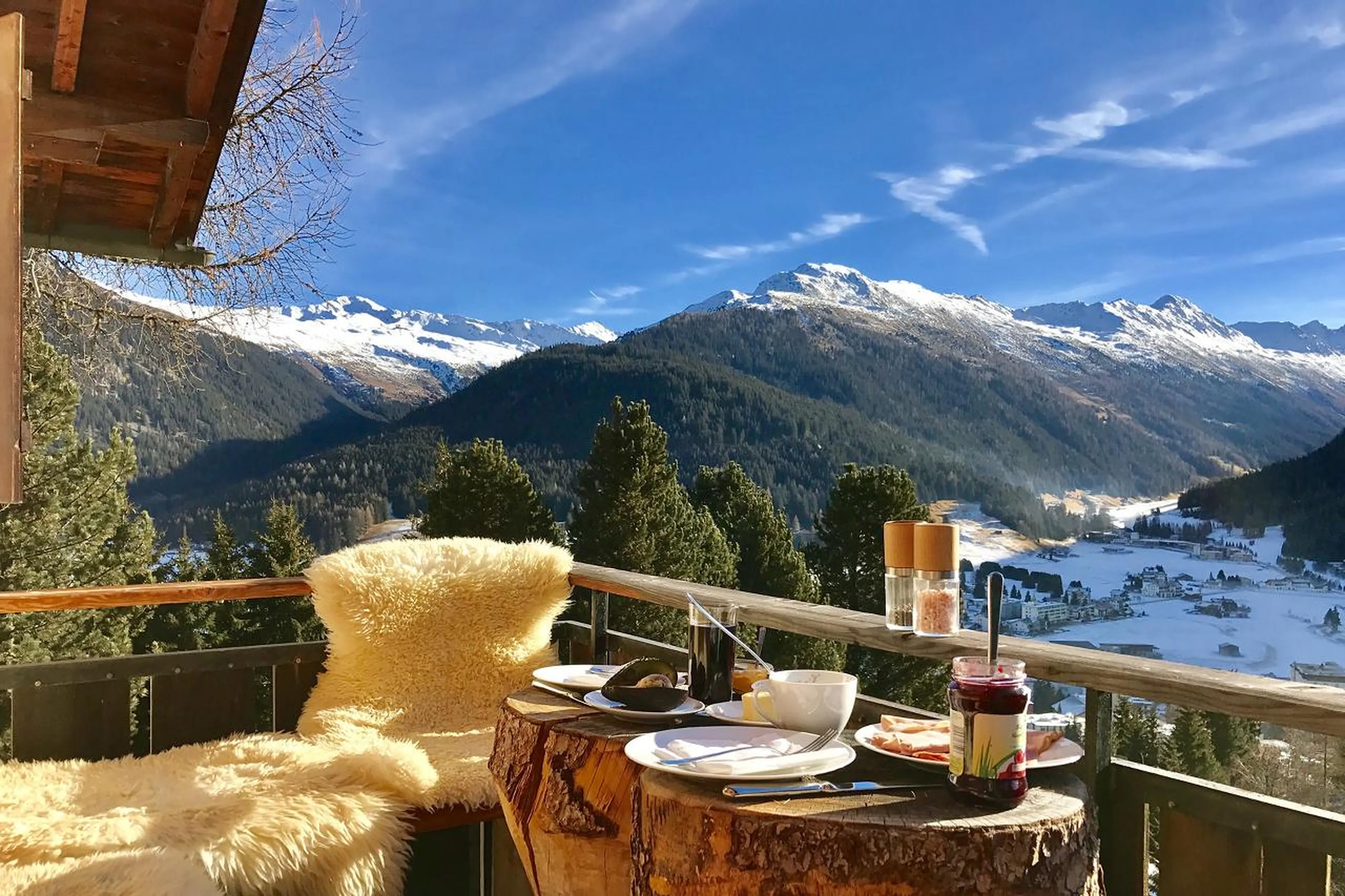 Chalet Bortji has terraces with panoramic views over the mountains around Davos