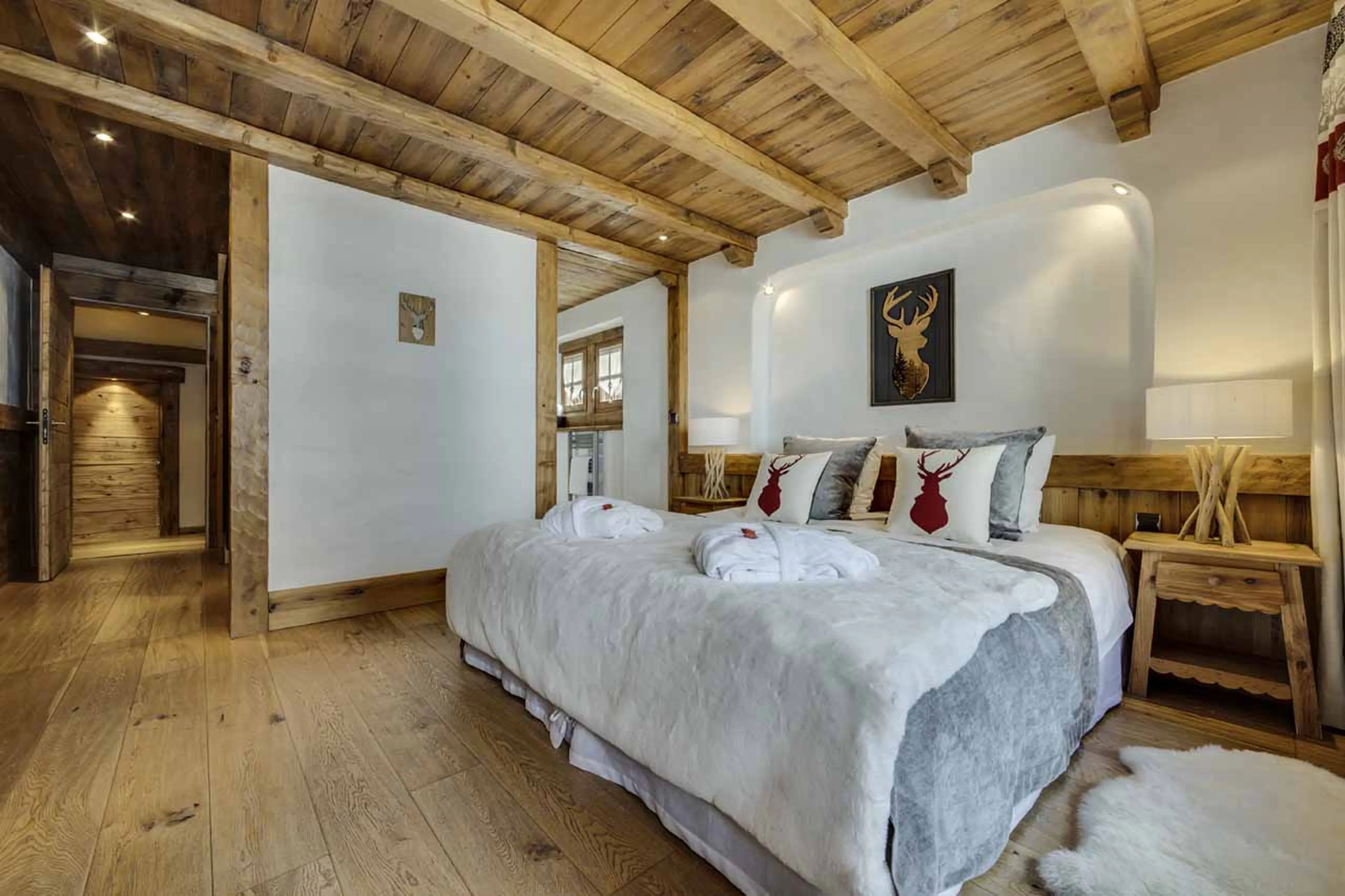 Spacious double/twin bedroom at Chalet La Bouclia in Val d'Isere