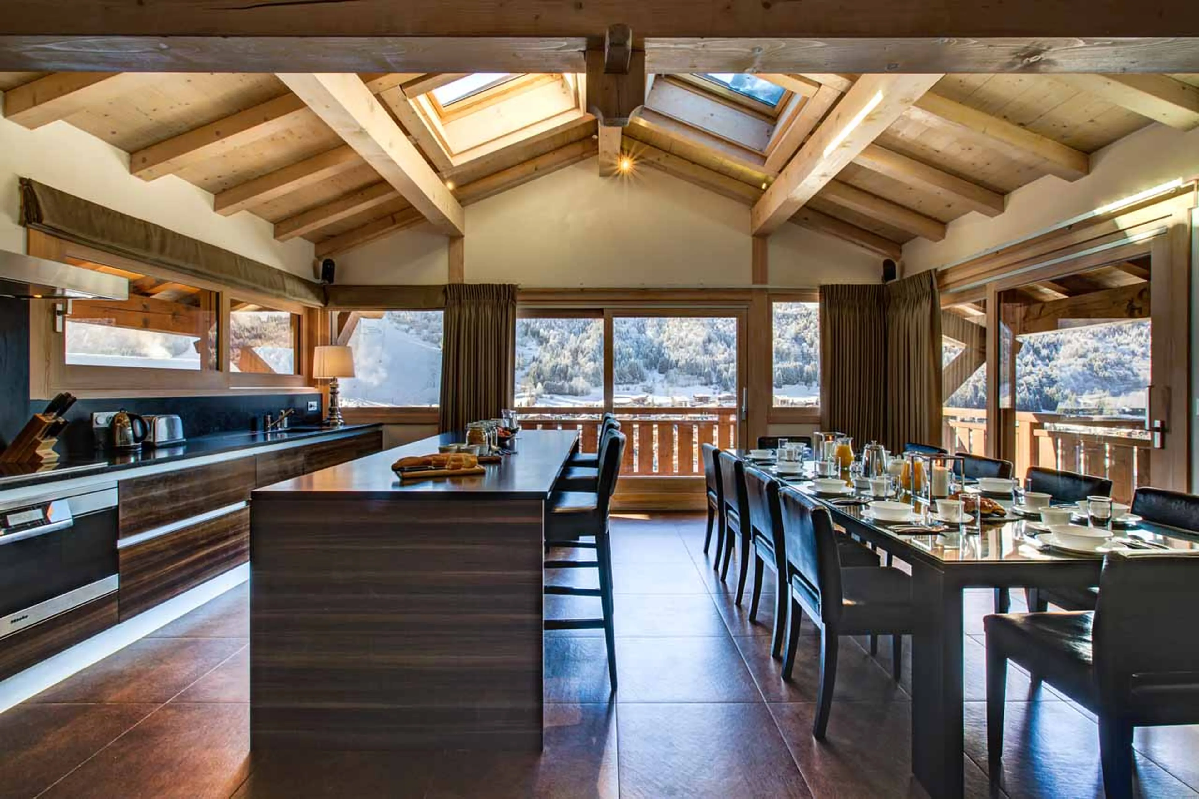Dining room & kitchen at Chalet Bouquetin in Morzine