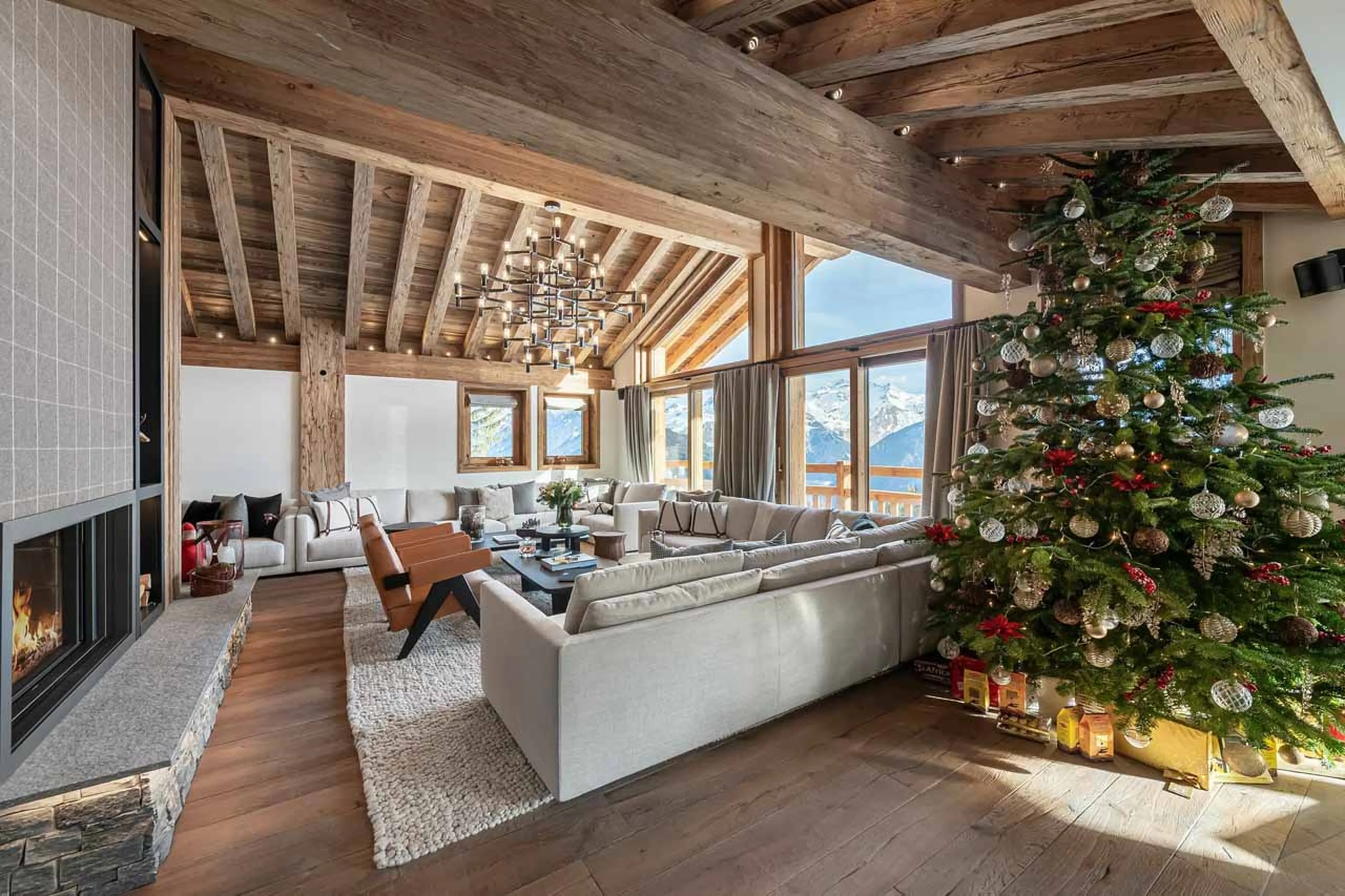 Spacious living area at Chalet Les Bruxellois in Courchevel 1850