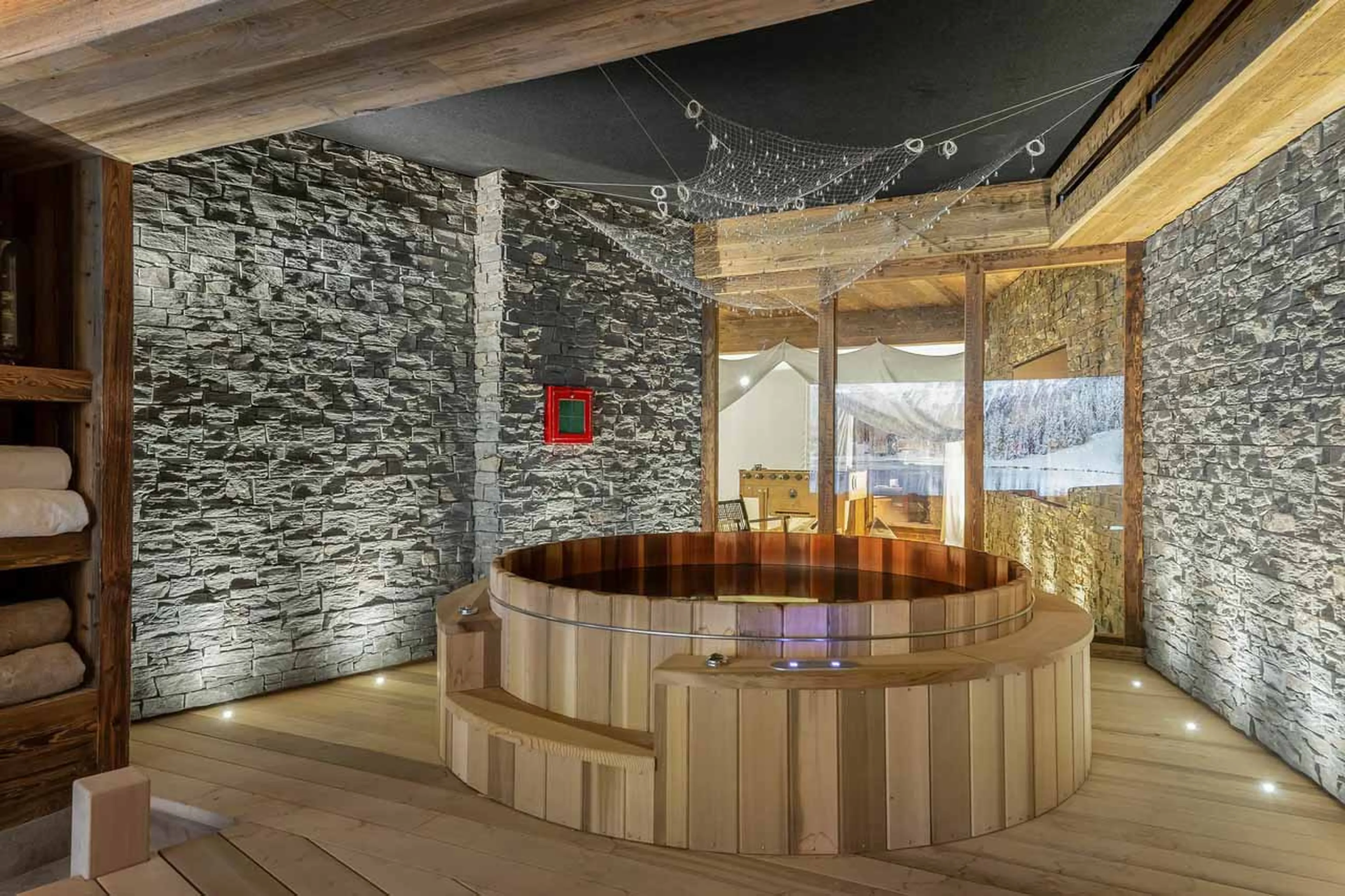 Nordic bath at Chalet Les Bruxellois in Courchevel 1850