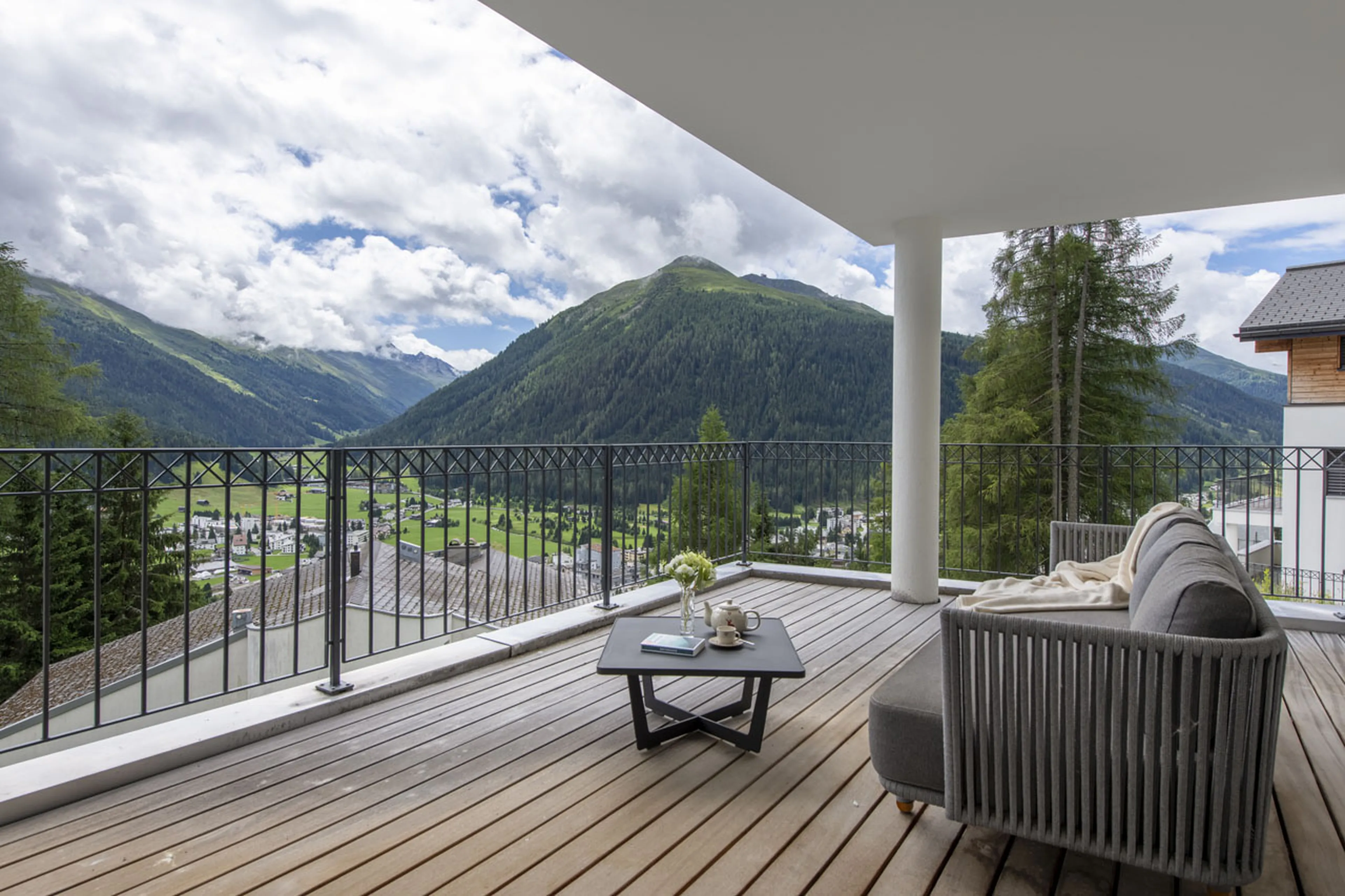 Shared terrace at Chalet Buelenhorn in Davos