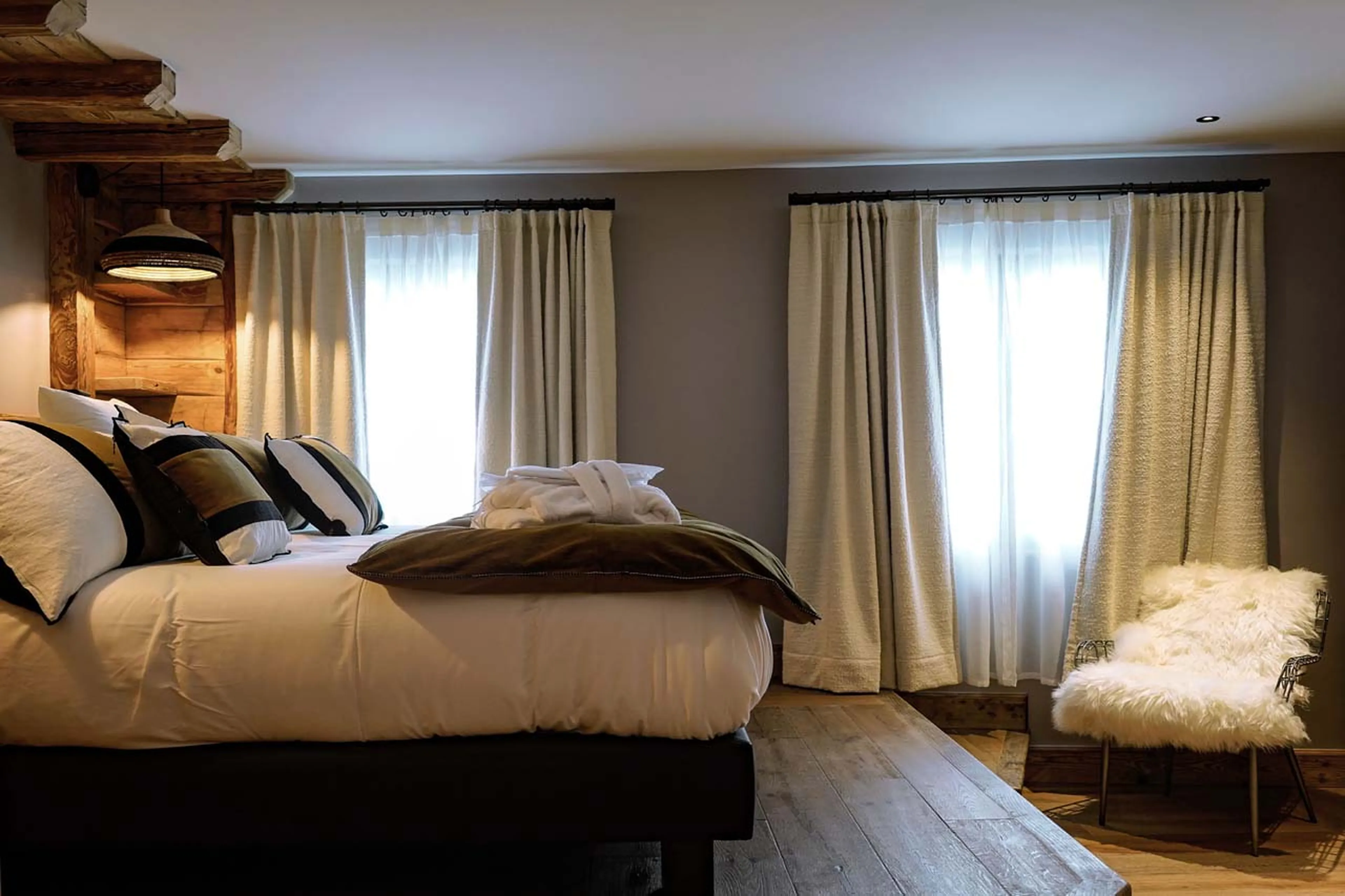 Double bedroom in Chalet Cahokia, Val d'Isere