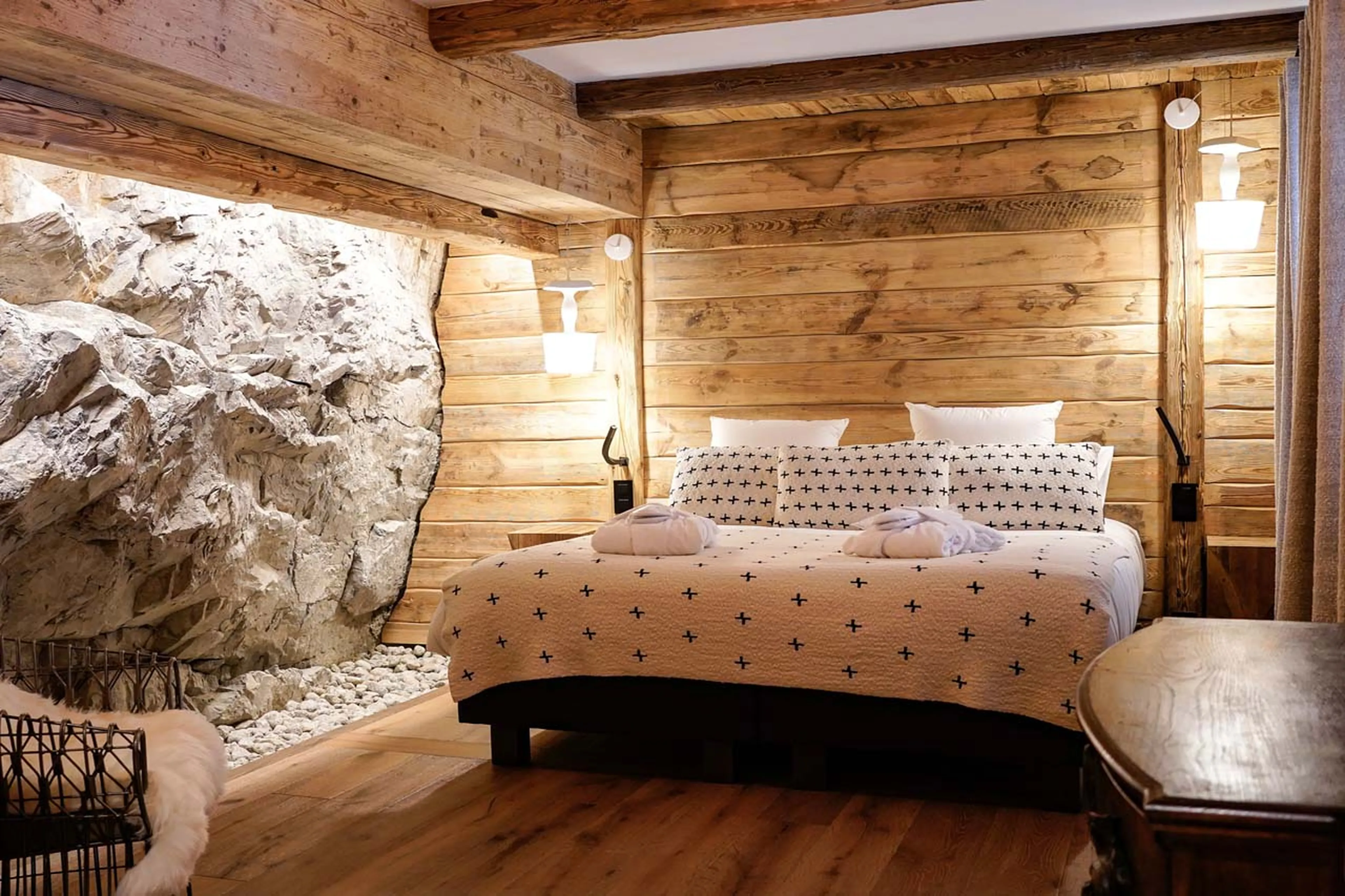 Double bedroom in Chalet Cahokia, Val d'Isere