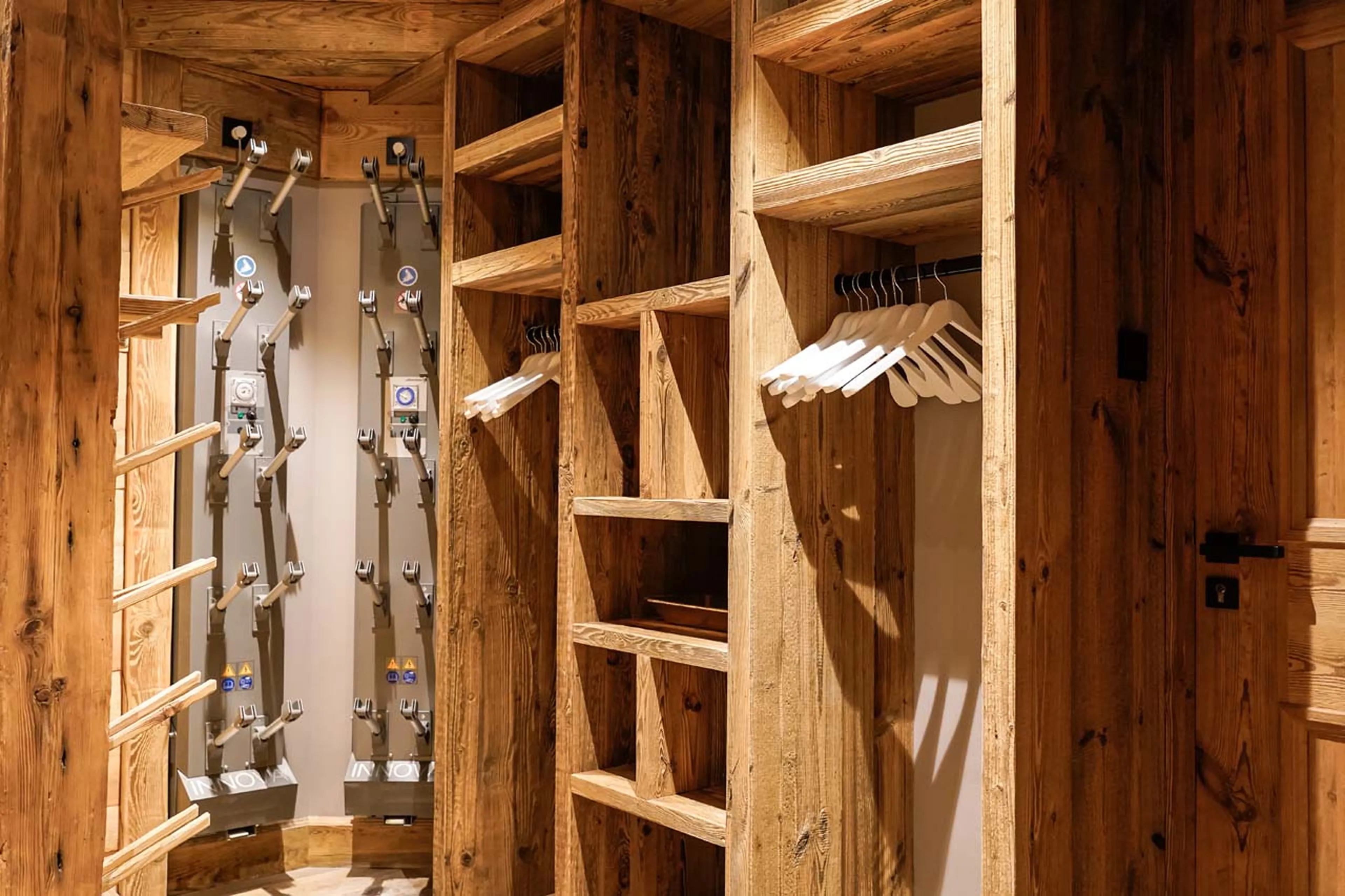 Ski room with heated boot racks in Chalet Cahokia, Val d'Isere