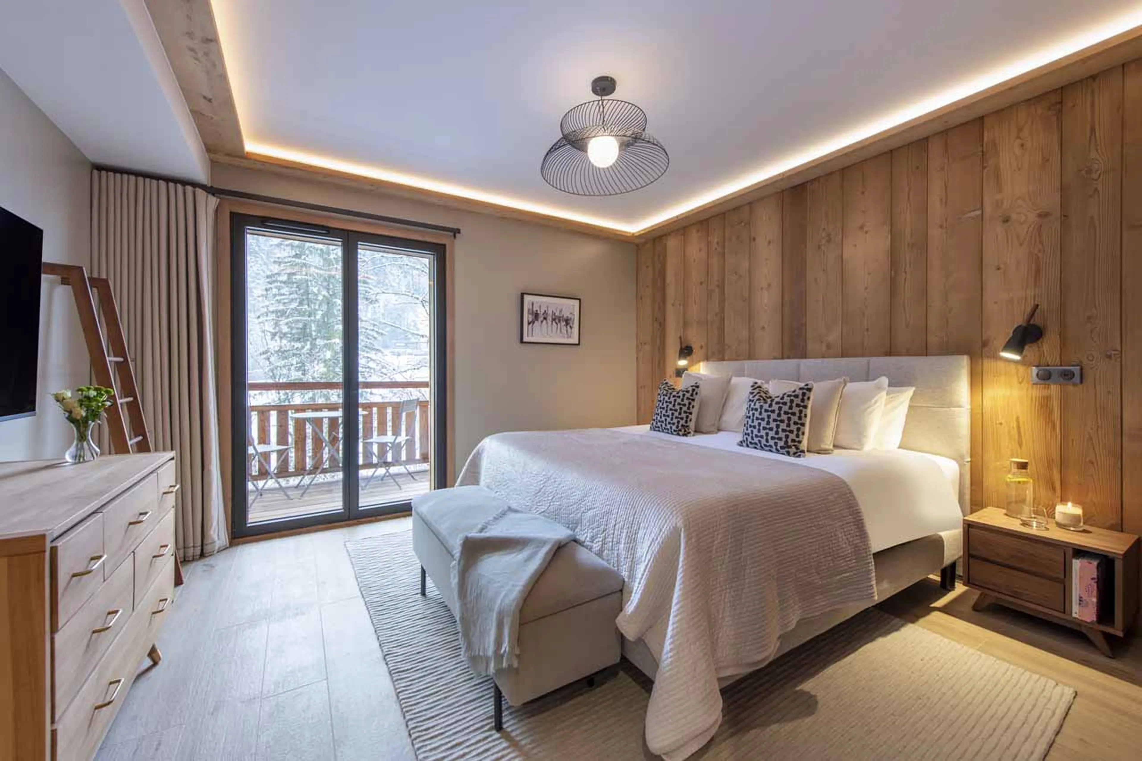 Super king bedroom with private balcony in Chalet Cascades, Morzine