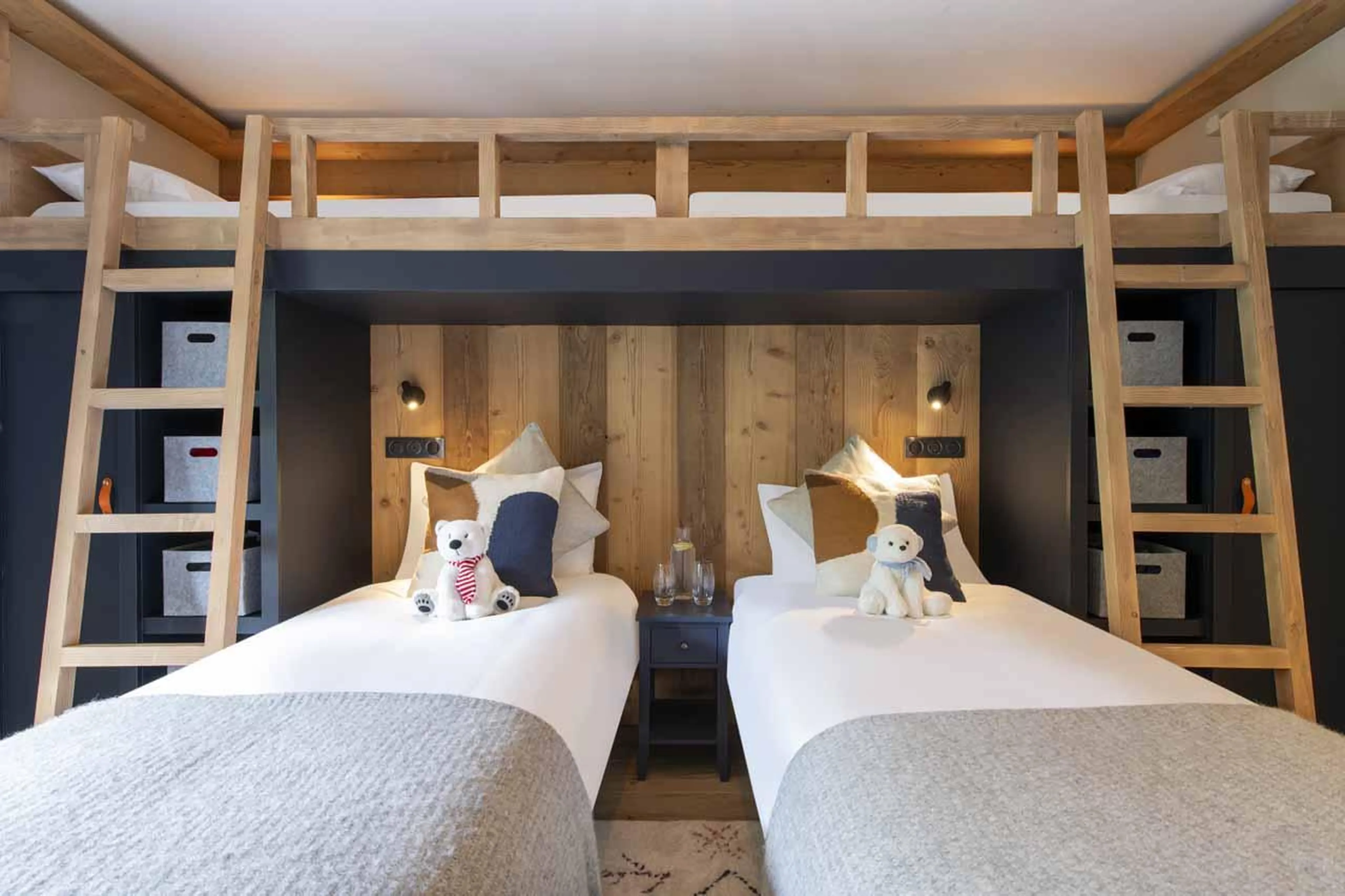 Super king/twin bedroom with bunk beds in Chalet Cascades, Morzine