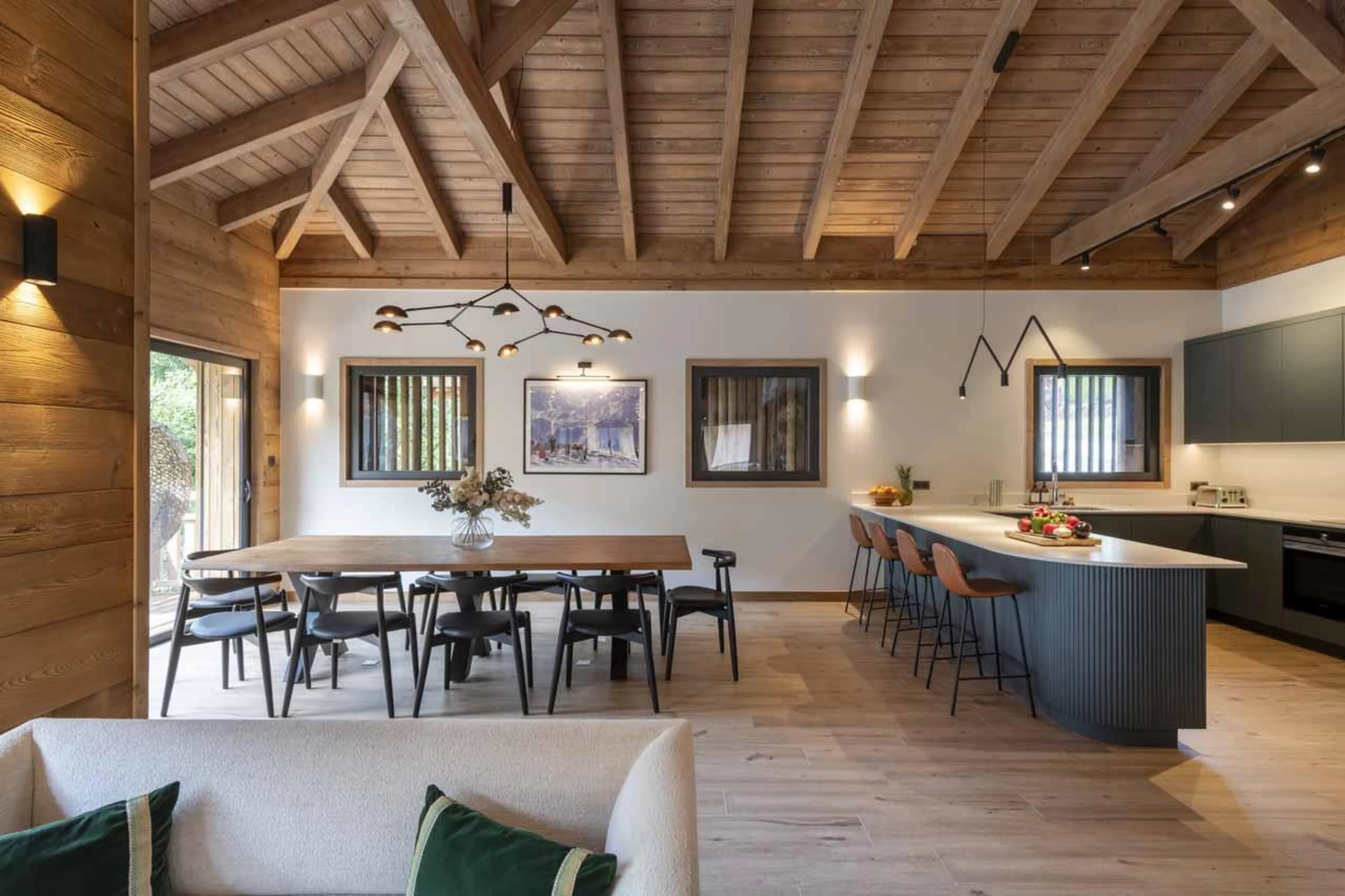 Dining table in Chalet Cascades, Morzine