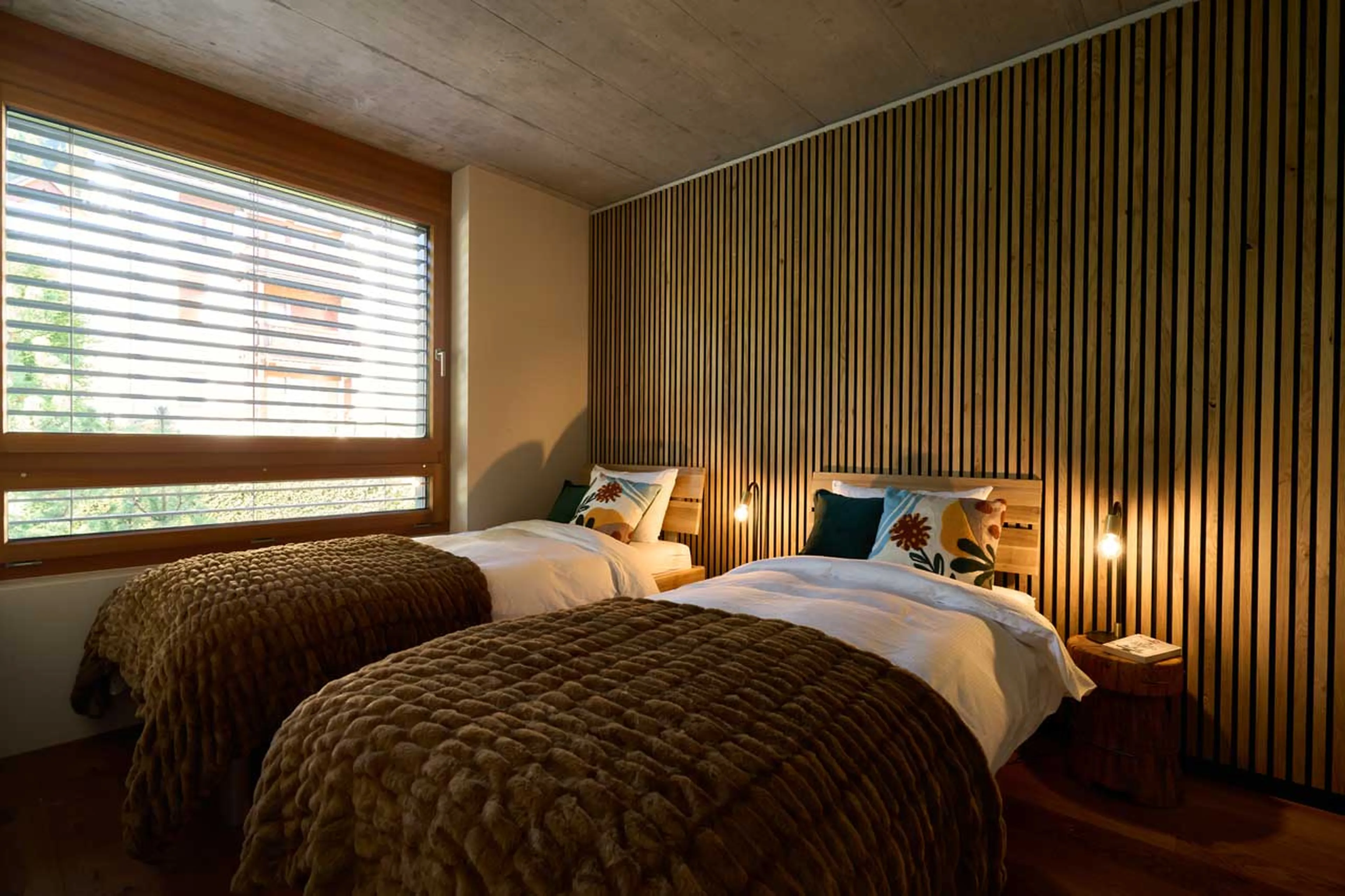 Twin bedroom two at Chalet Cassons in Films