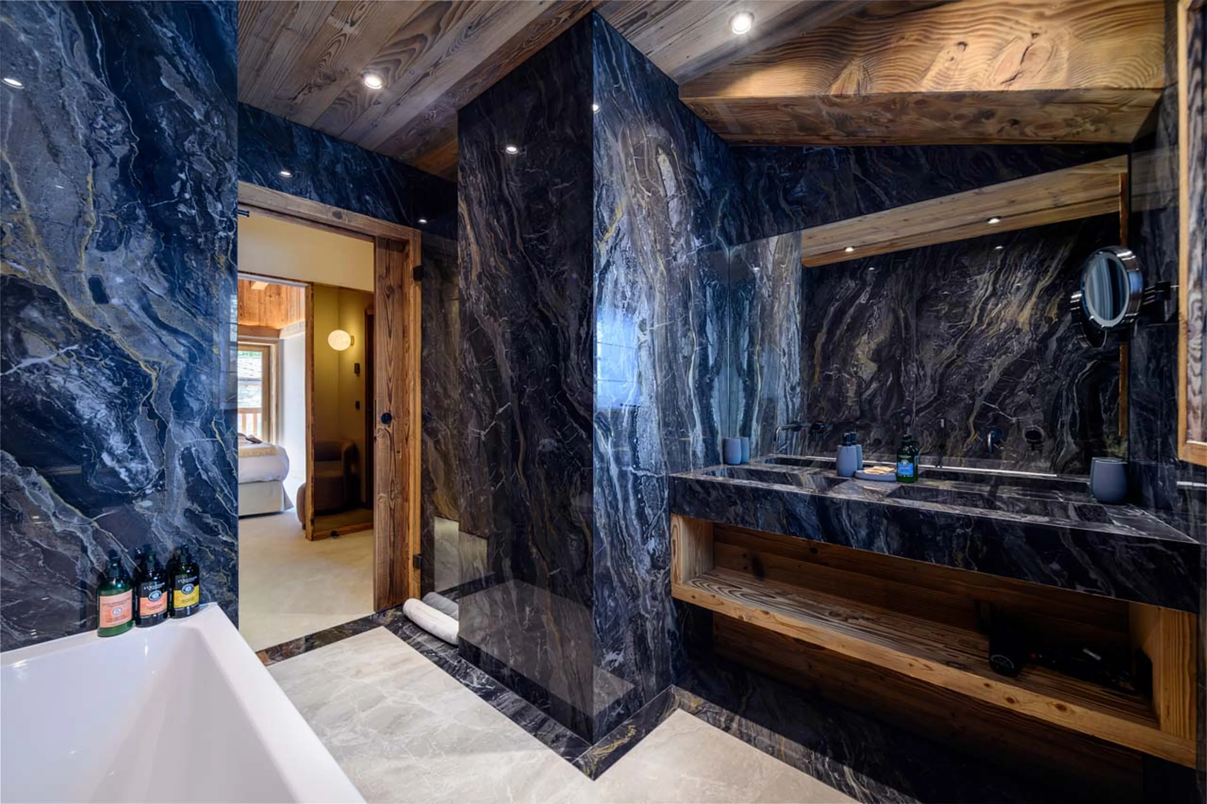Bathroom six at Chalet Cervinia in Val d'Isere