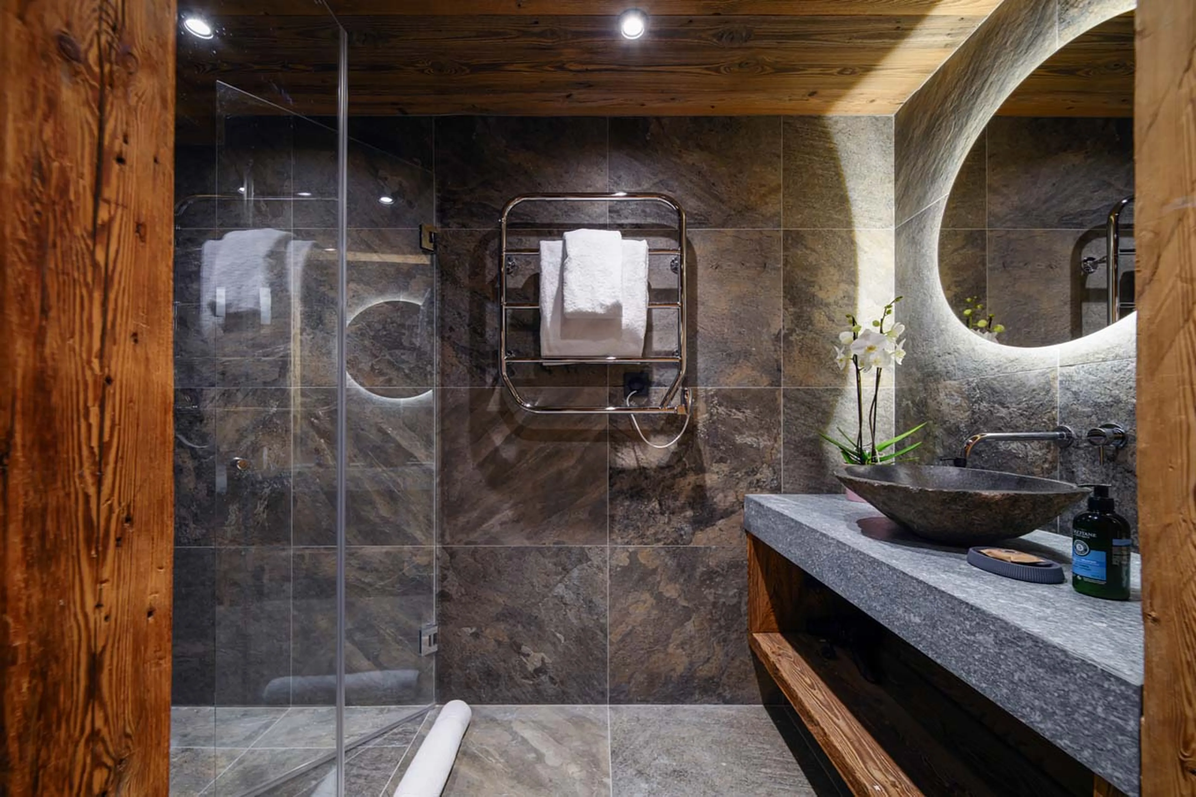 Bunk room shower room at Chalet Cervinia in Val d'Isere