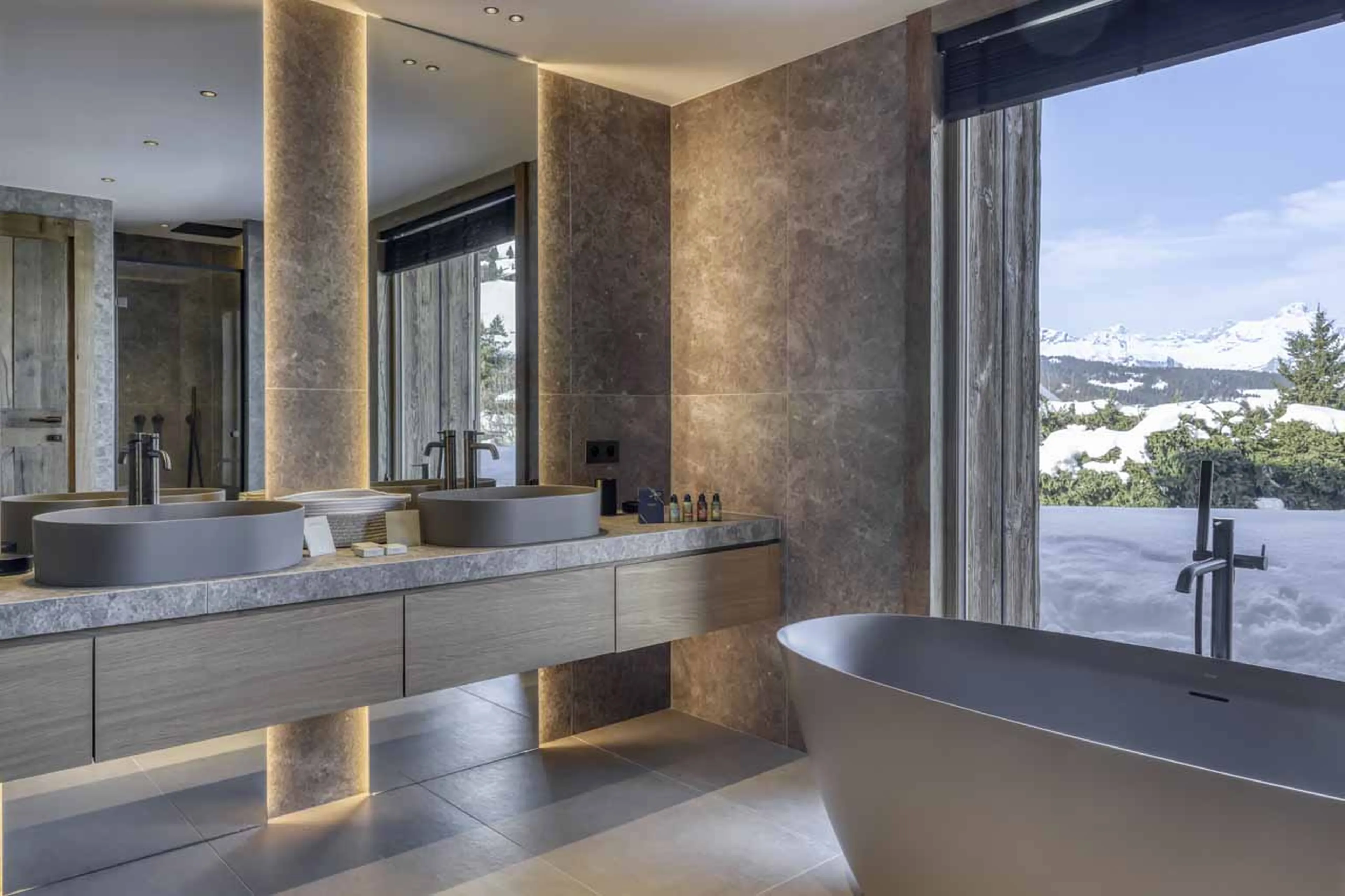 Bedroom 4 en-suite at Chalet Cham Lou Ka in Megeve