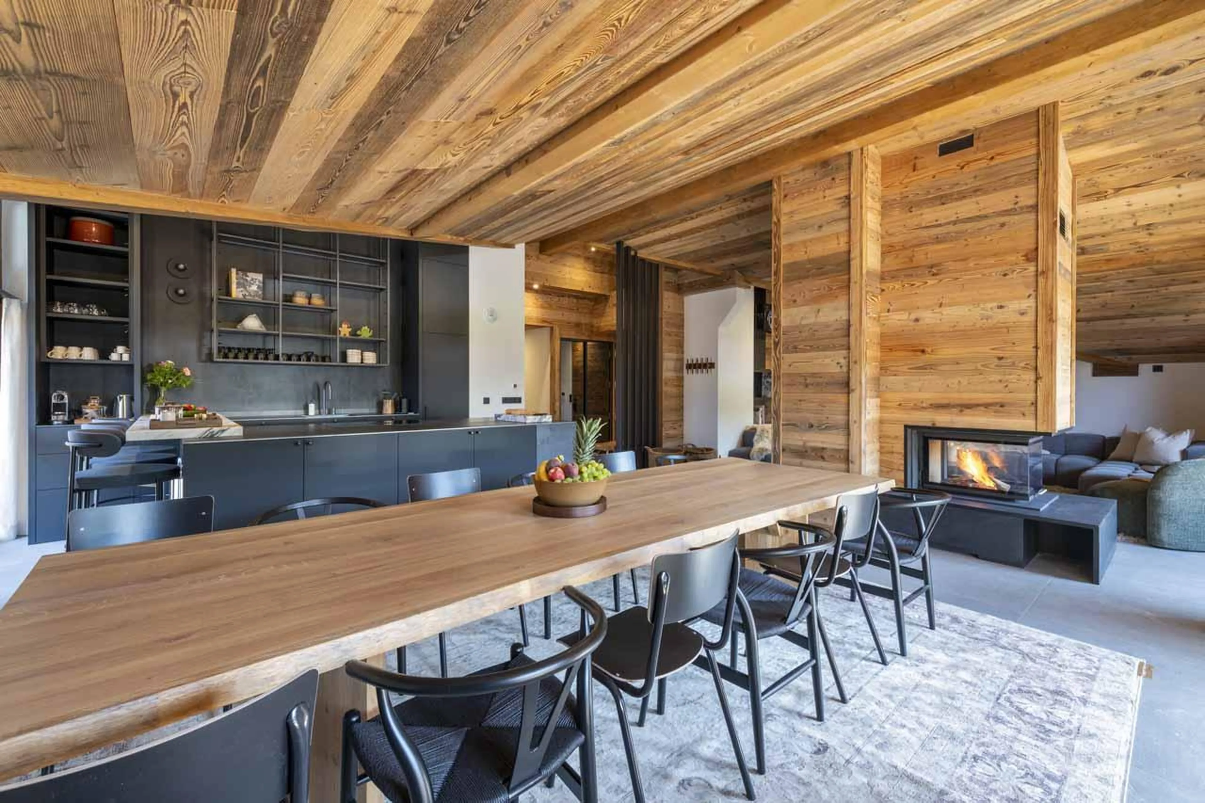 Spacious dining table for large groups in Apartment Chavinaud, Les Gets