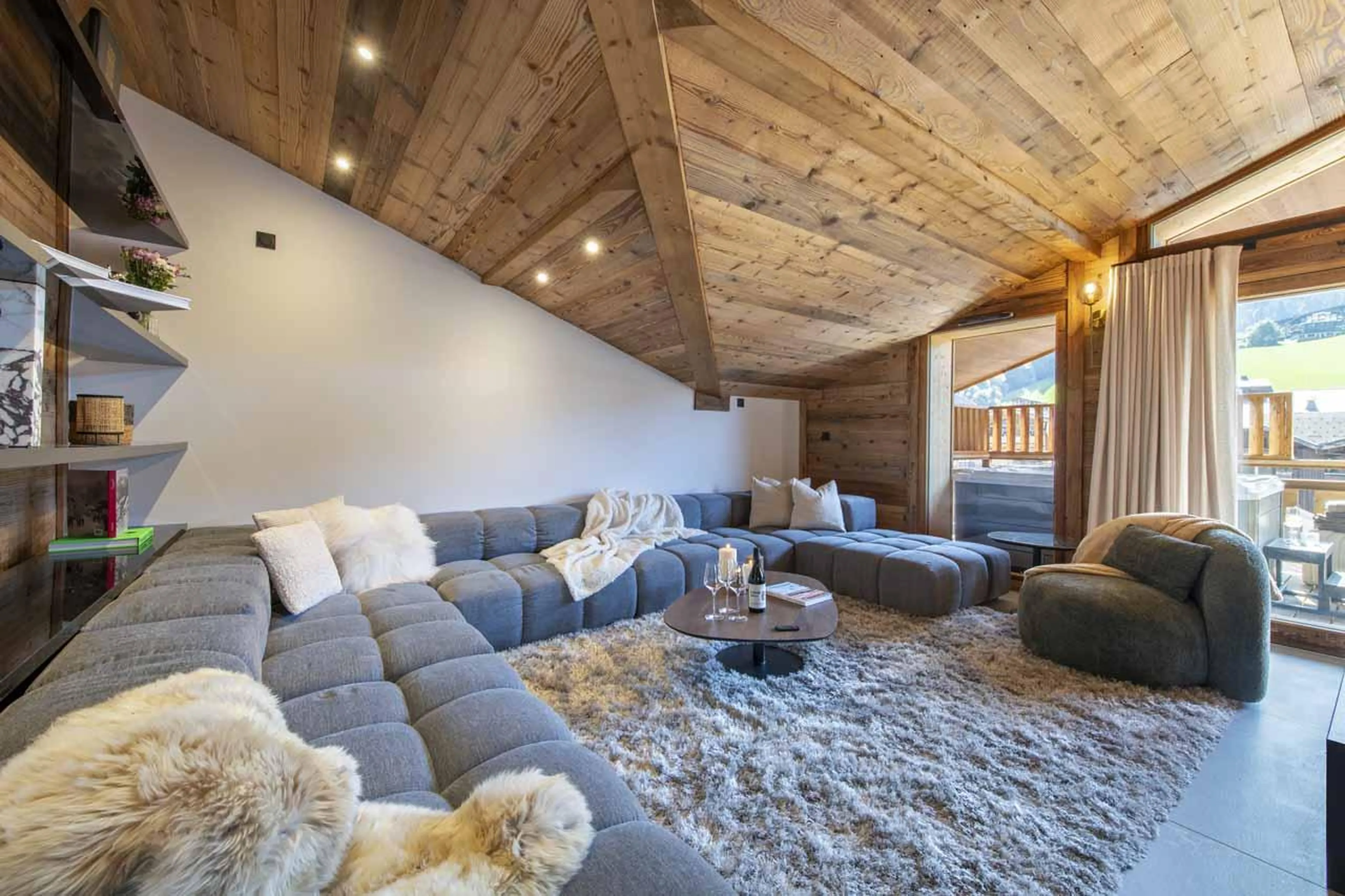 Large wrap-around sofa in Apartment Chavinaud, Les Gets