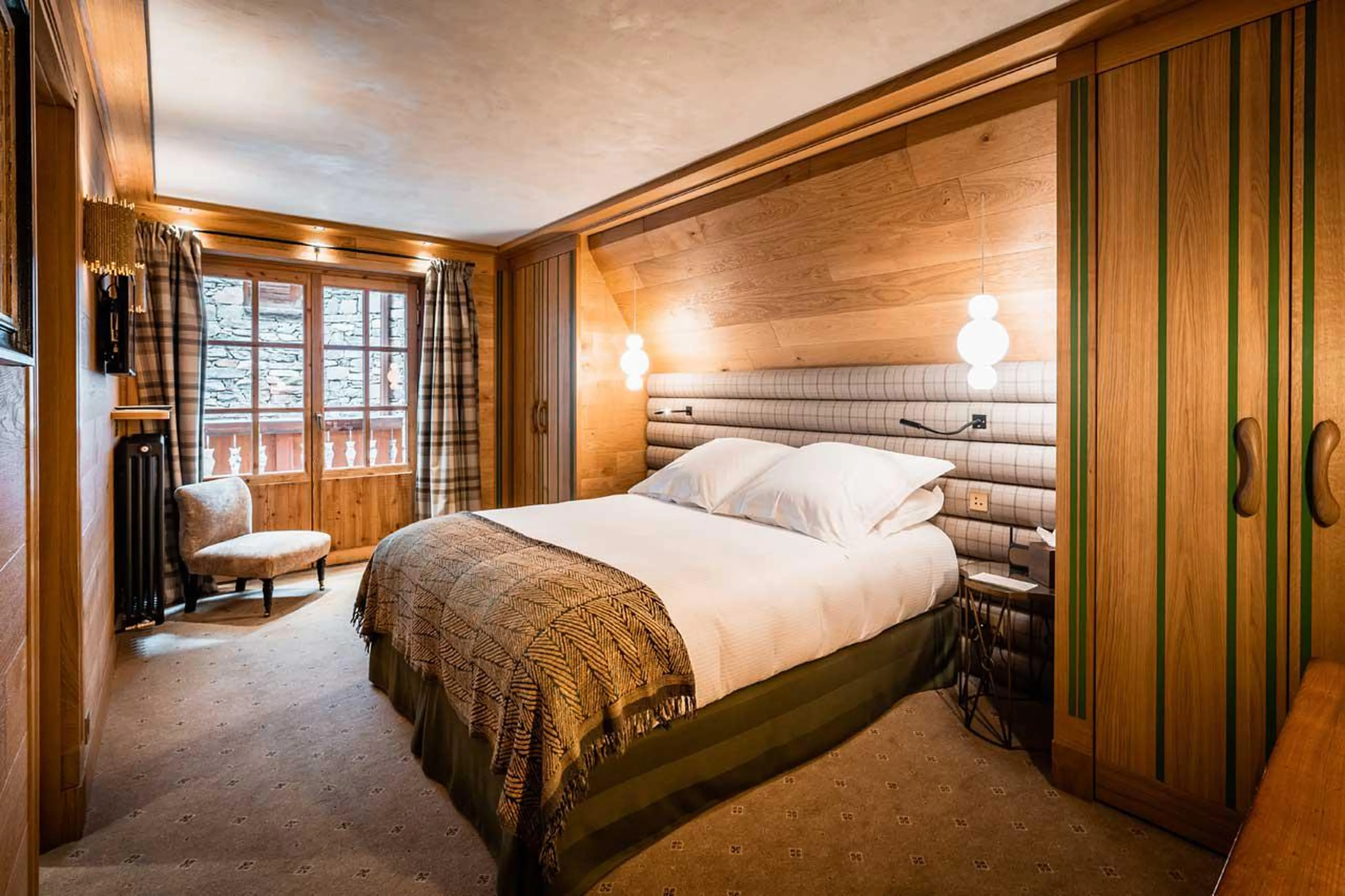 Double bedroom with shower room and balcony access in Chalet Chene in Val d’ Isere