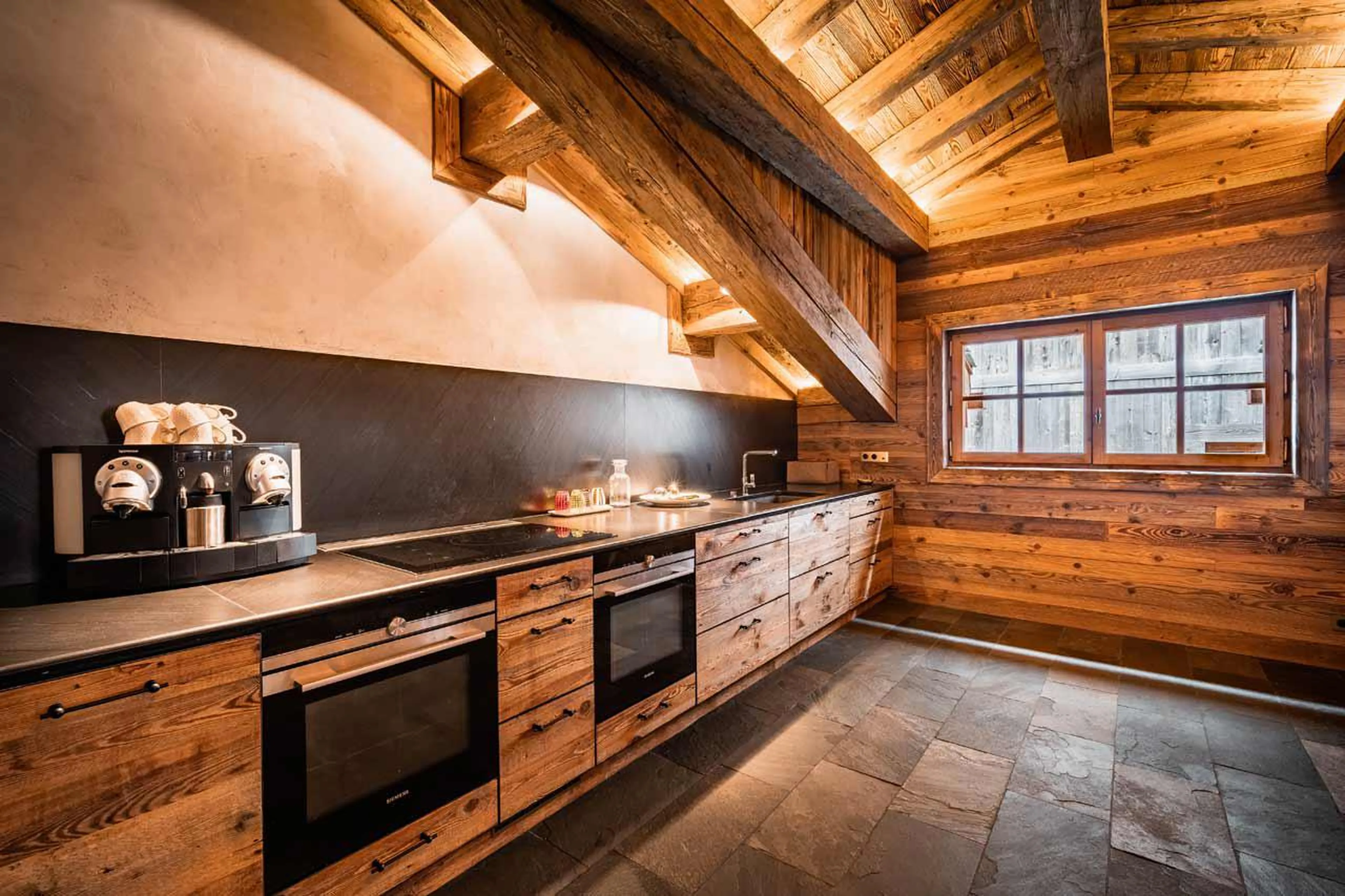 Fully equipped kitchen in Chalet Chene in Val d’ Isere