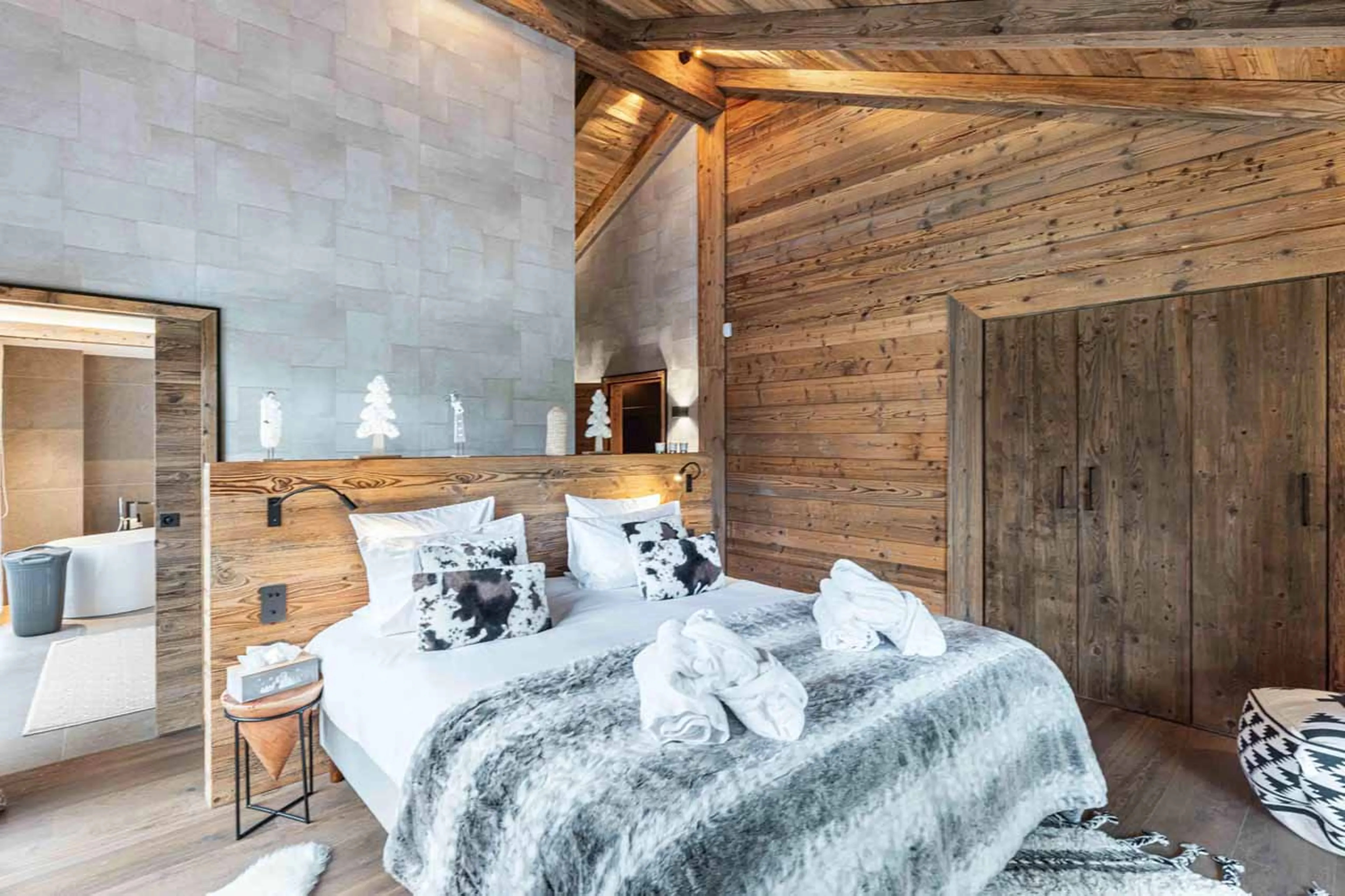 Spacious master suite at Chalet Chergui in Meribel