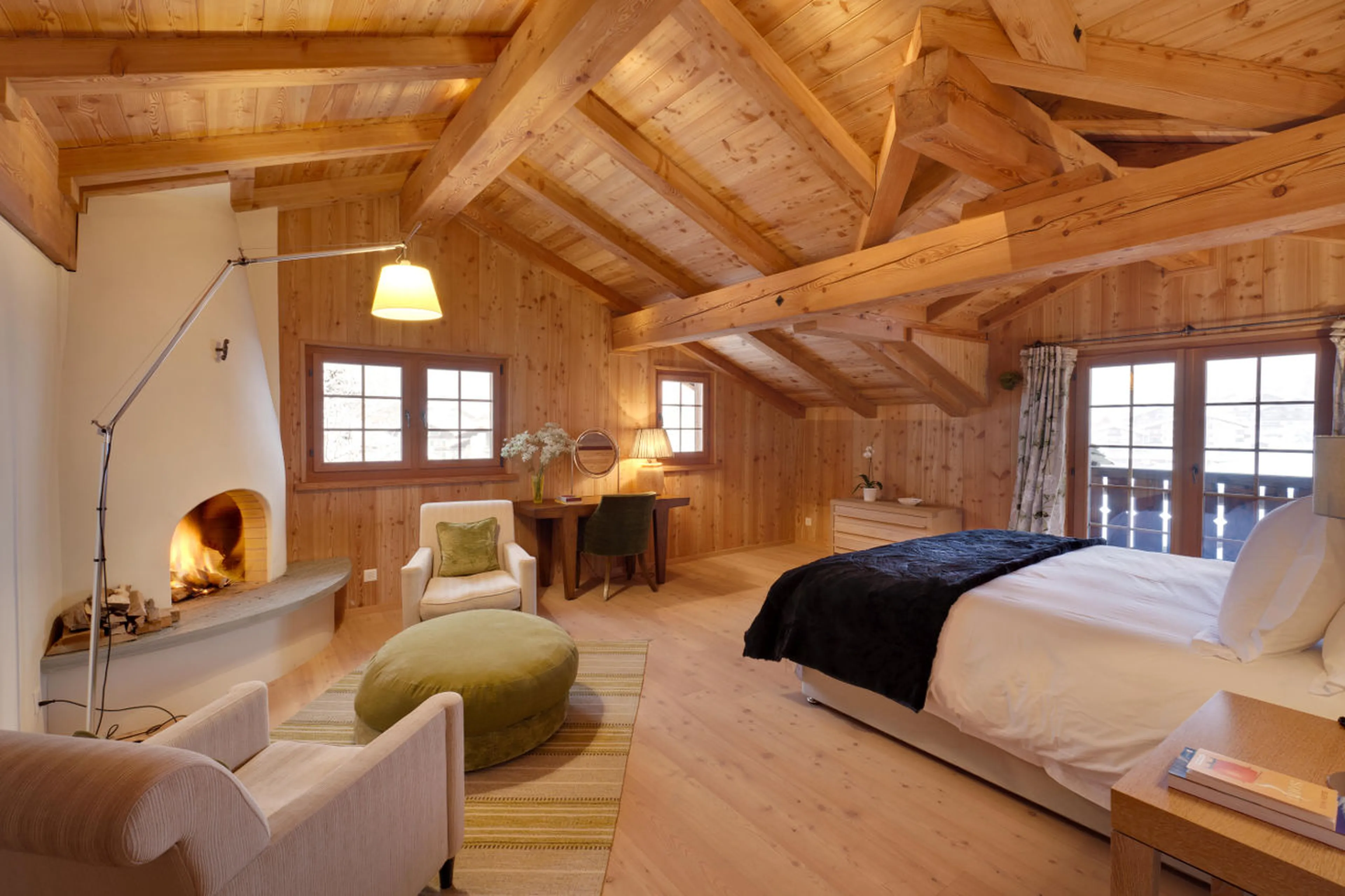 Master bedroom with en-suite bathroom in Chalet Chimera in Klosters