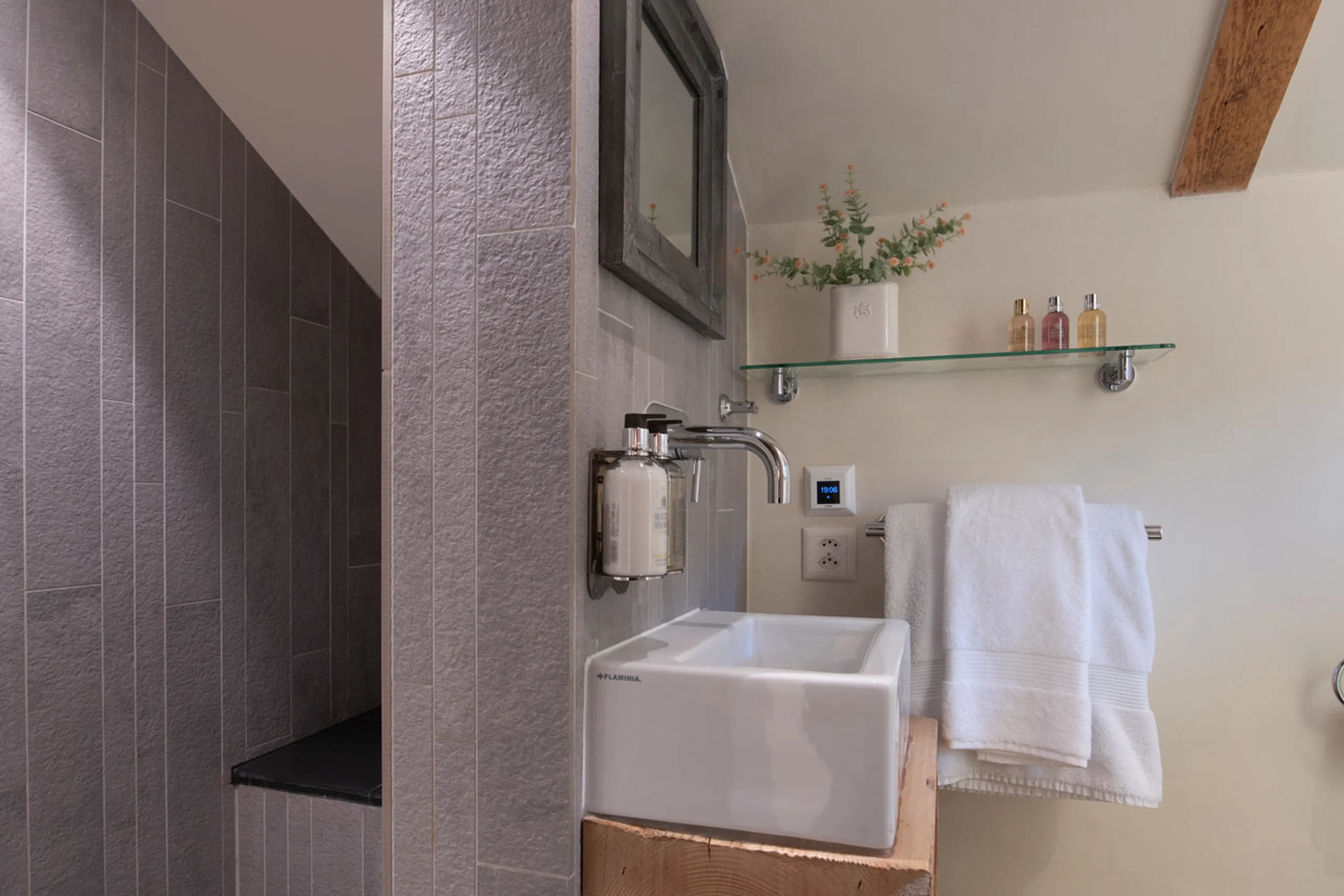 Shower at Chalet Chocolate Box in Davos