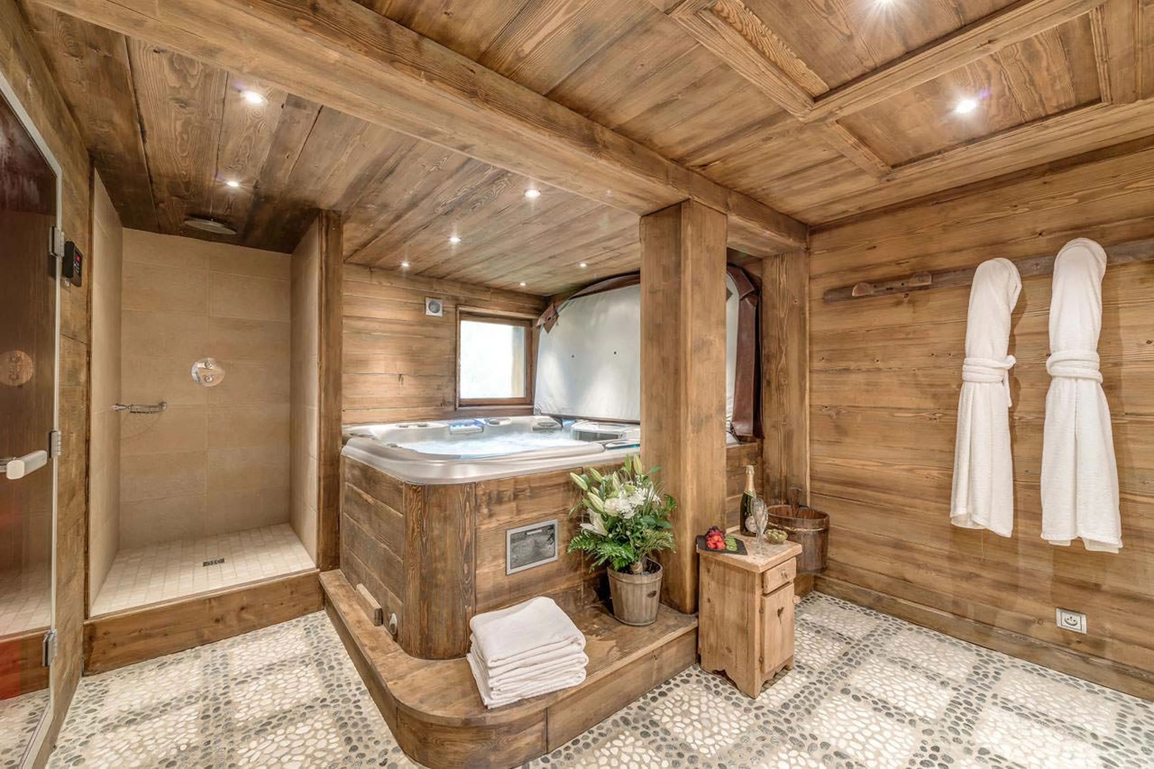 Indoor jacuzzi at Chalet Chopine in Meribel
