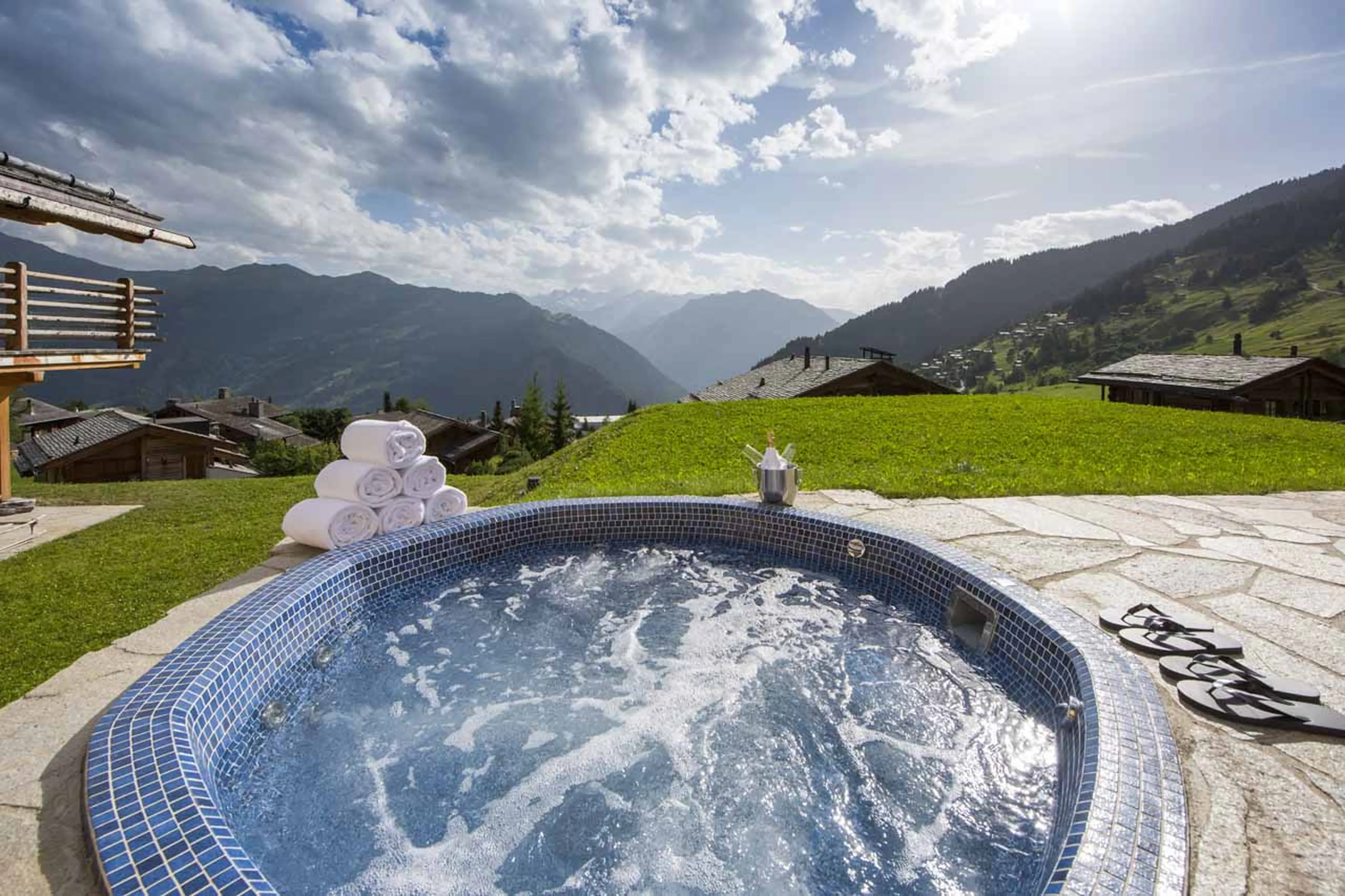 Outdoor hot tub at Chalet Chouqui in Verbier