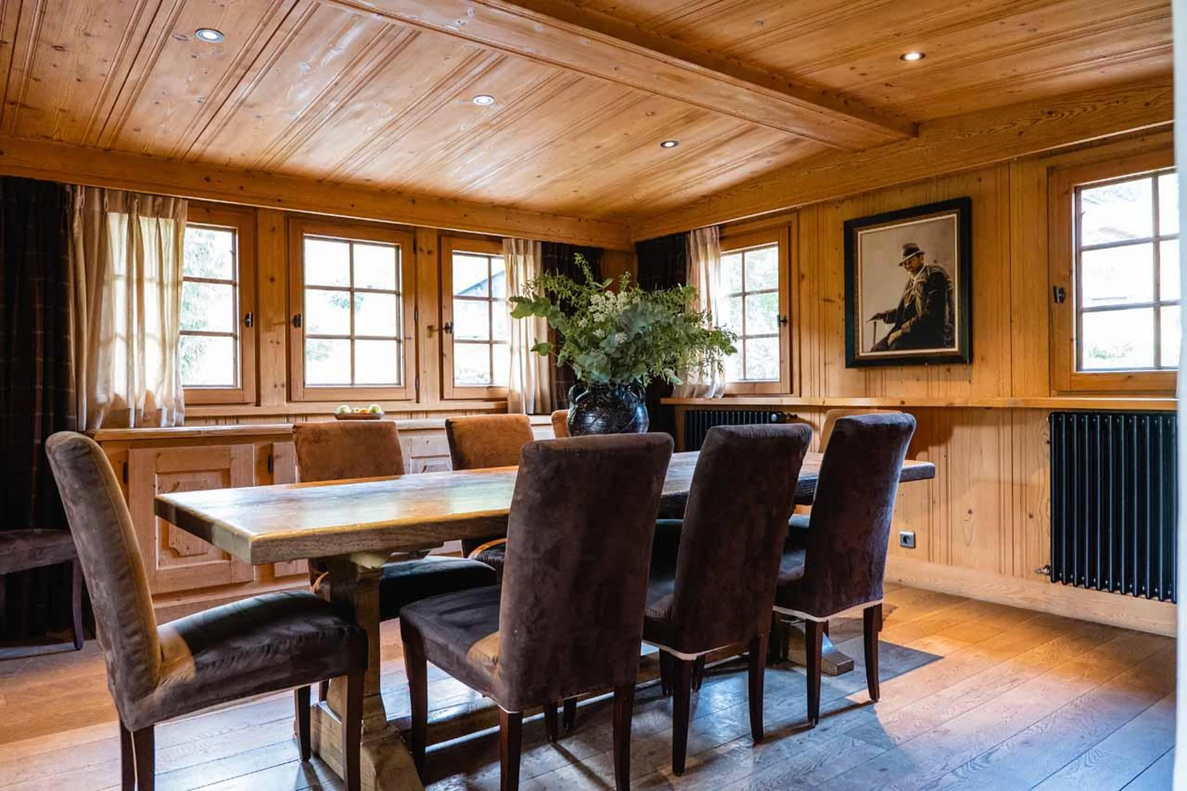 Dining room with dining table and seats  in Chalet Clovis, Megeve