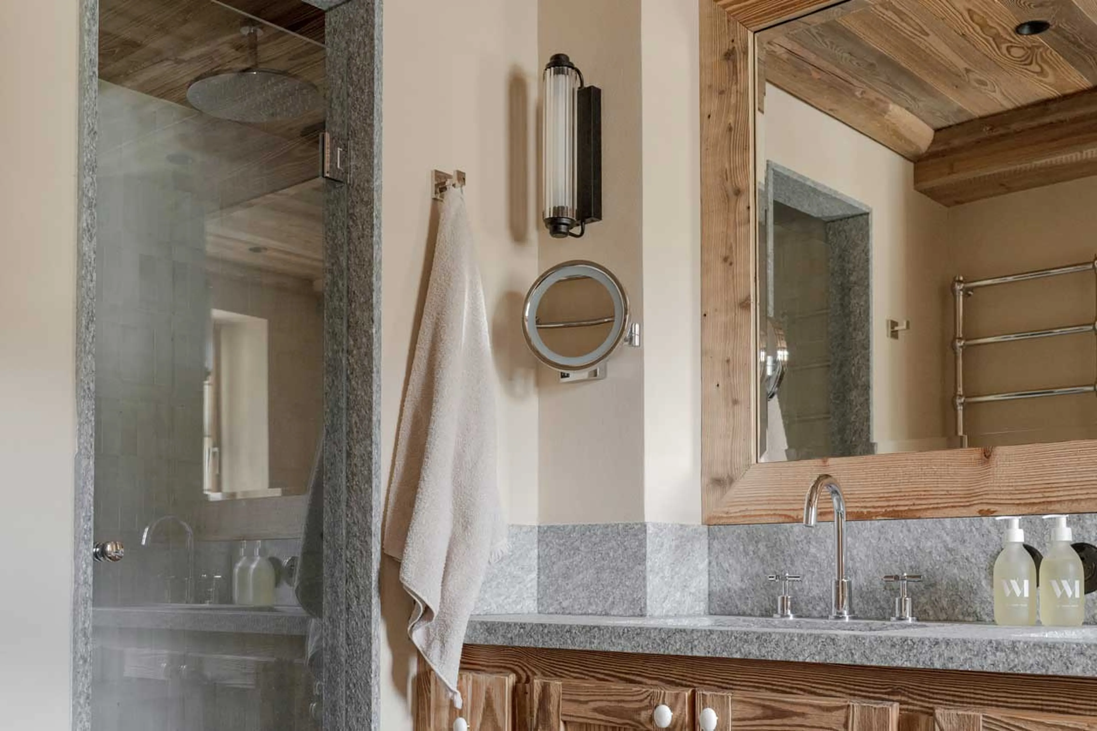 Bedroom 2 en-suite at Chalet Col Pers in Val d'Isere