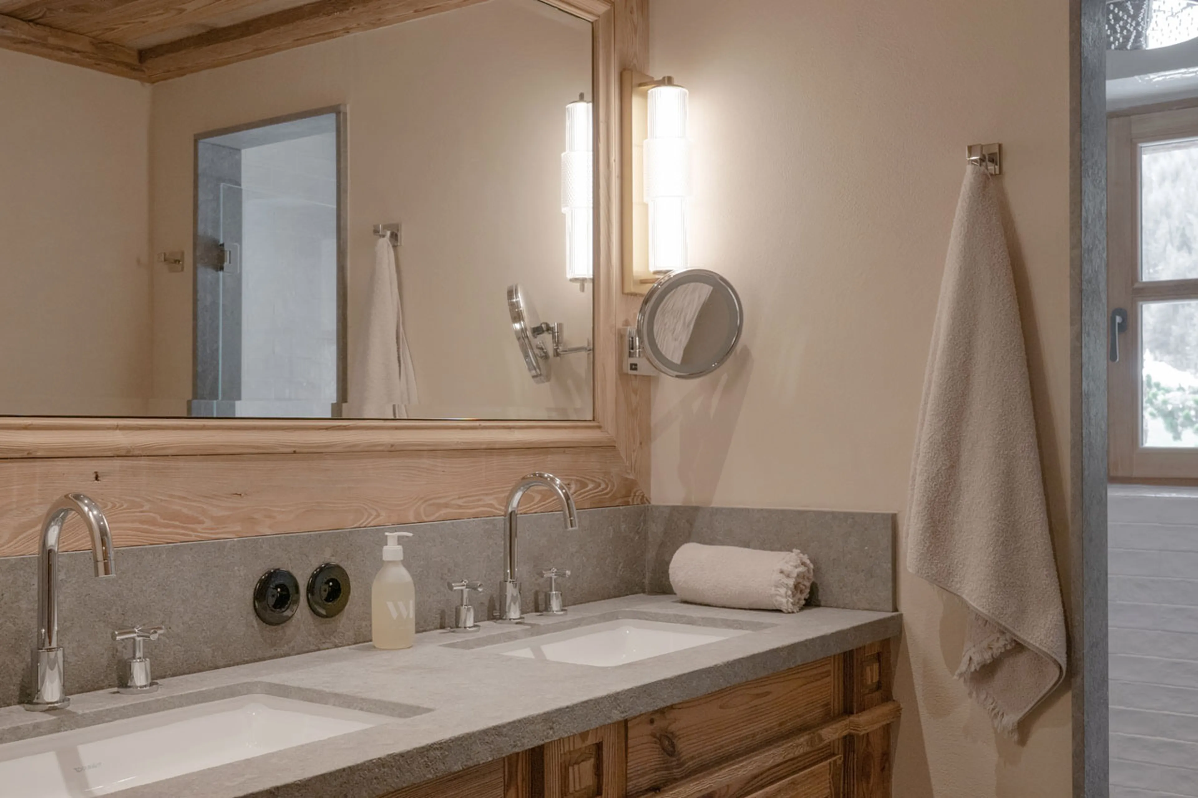 Bedroom 3 en-suite at Chalet Col Pers in Val d'Isere