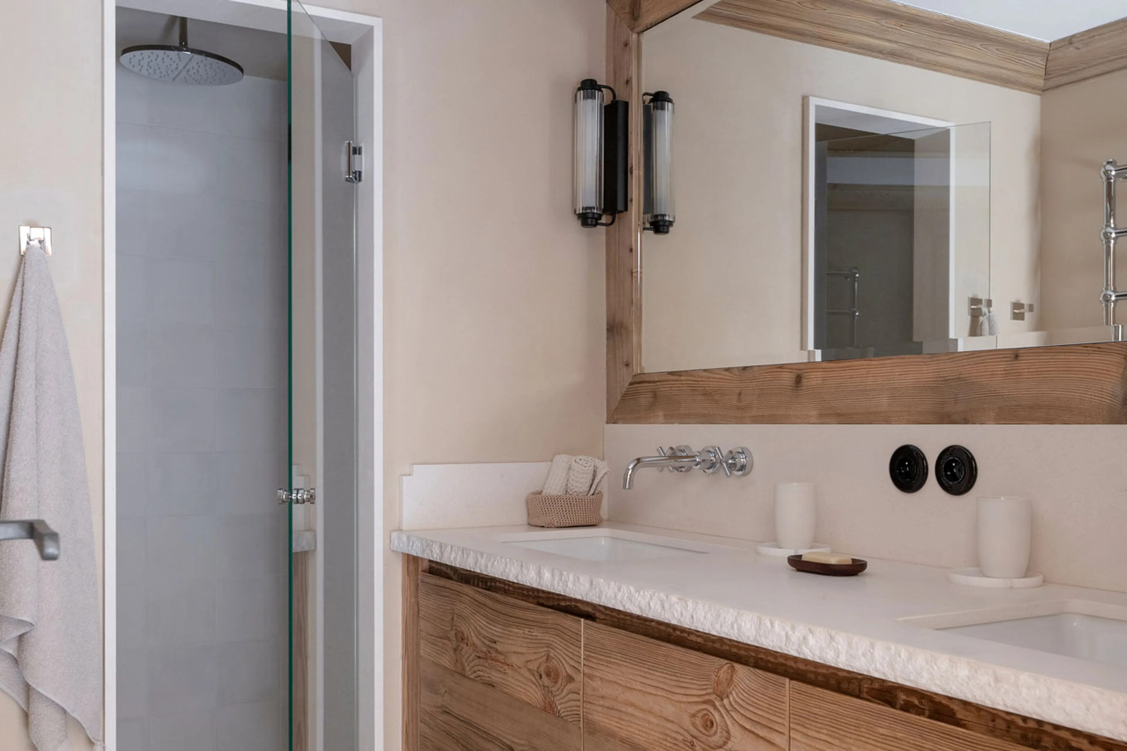 Bedroom 5 en-suite at Chalet Col Pers in Val d'Isere