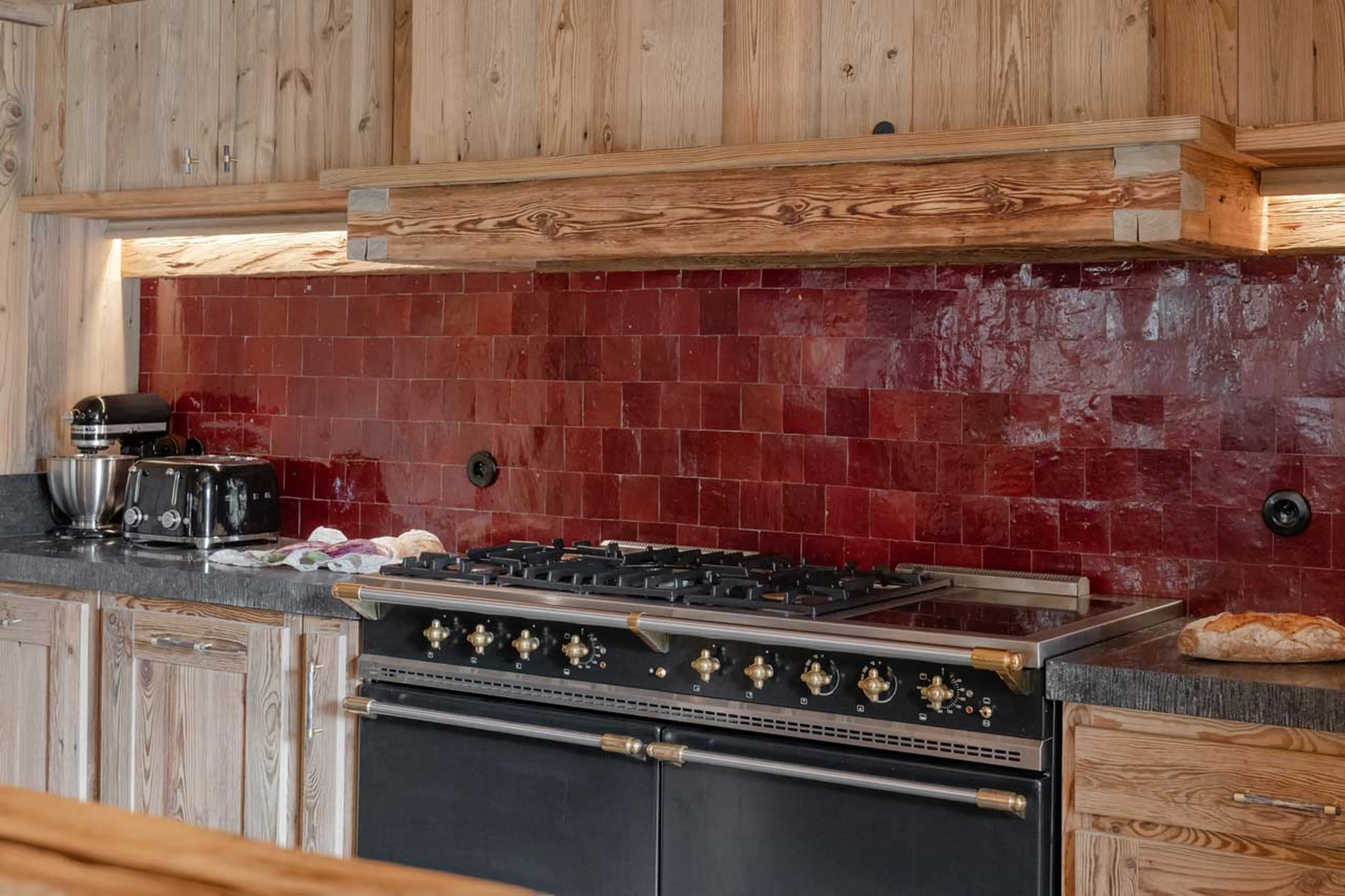 Kitchen oven at Chalet Col Pers in Val d'Isere