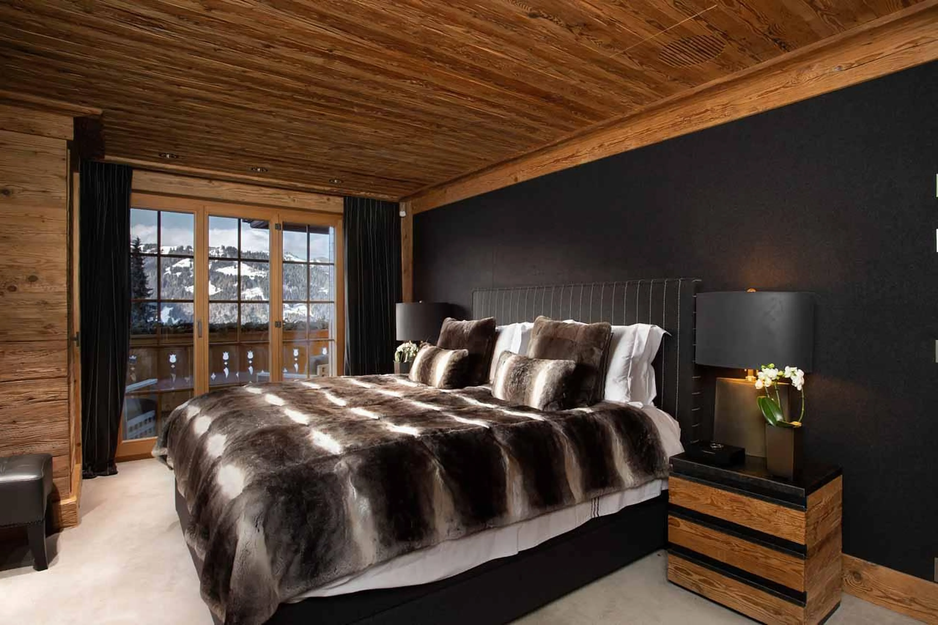 Double bedroom with dressing room in Chalet Colombe, Gstaad