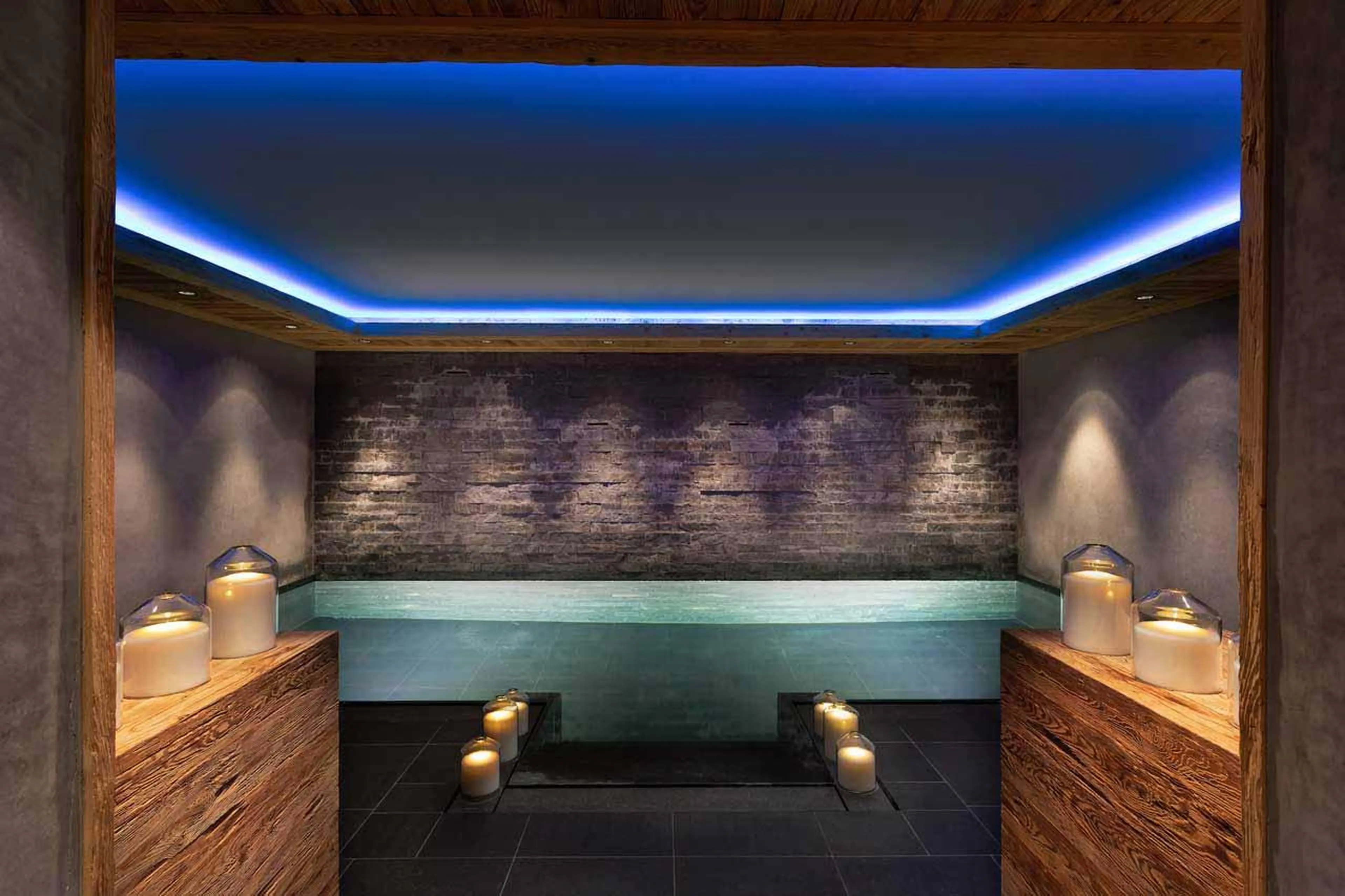 Swimming pool in Chalet Colombe, Gstaad